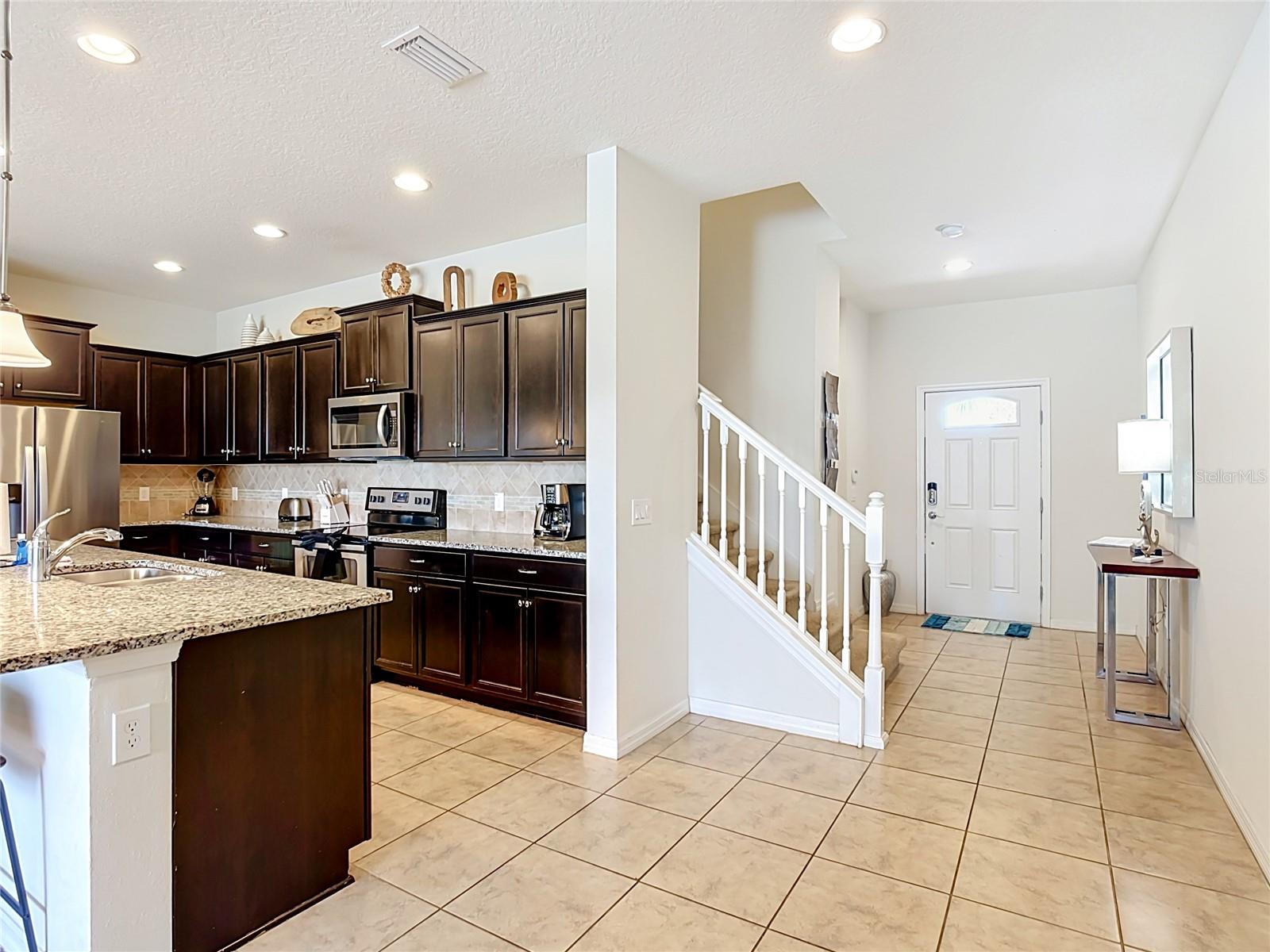 8899 Geneve Ct Property Photo 3