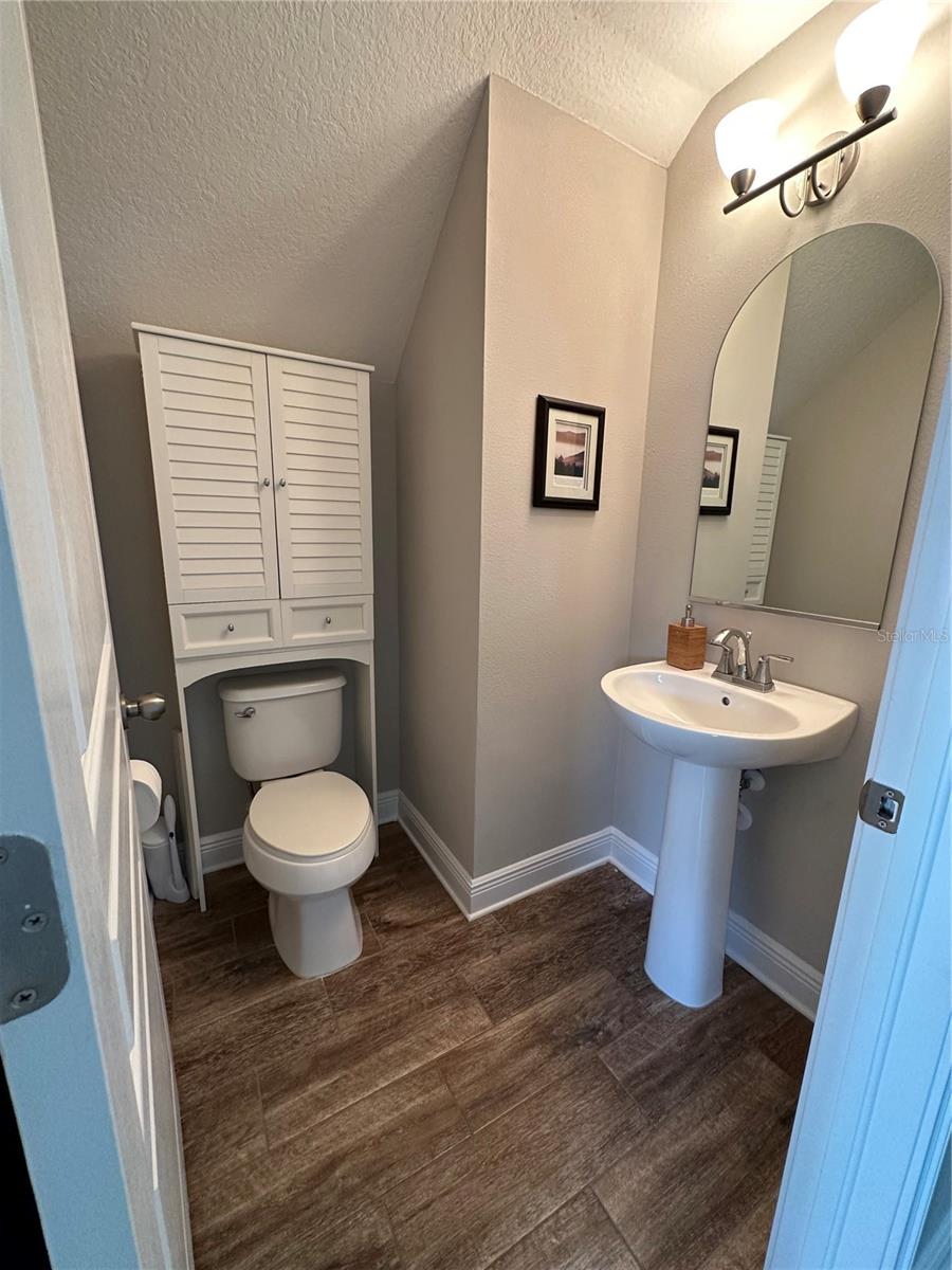 3313 W Walnut St Property Photo 5