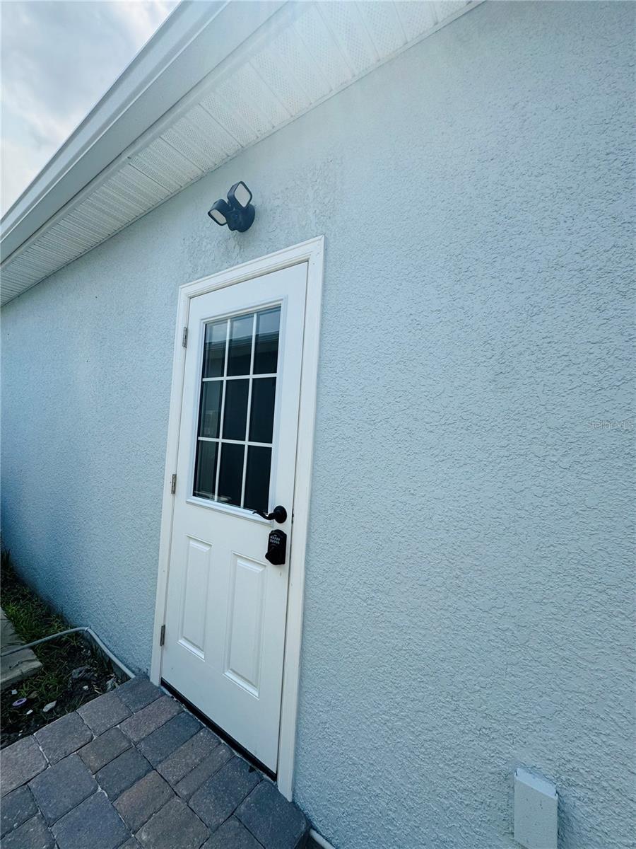 O6427780 Property Photo 3