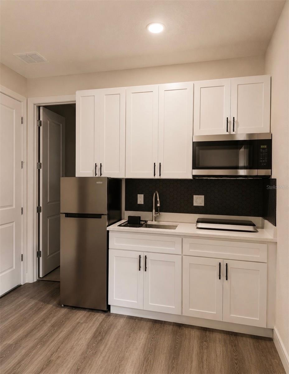 O6427780 Property Photo 5