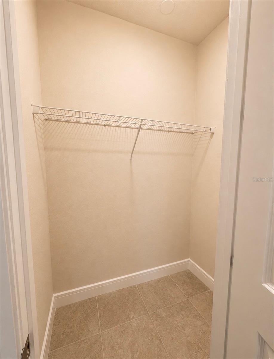 O6427780 Property Photo 7