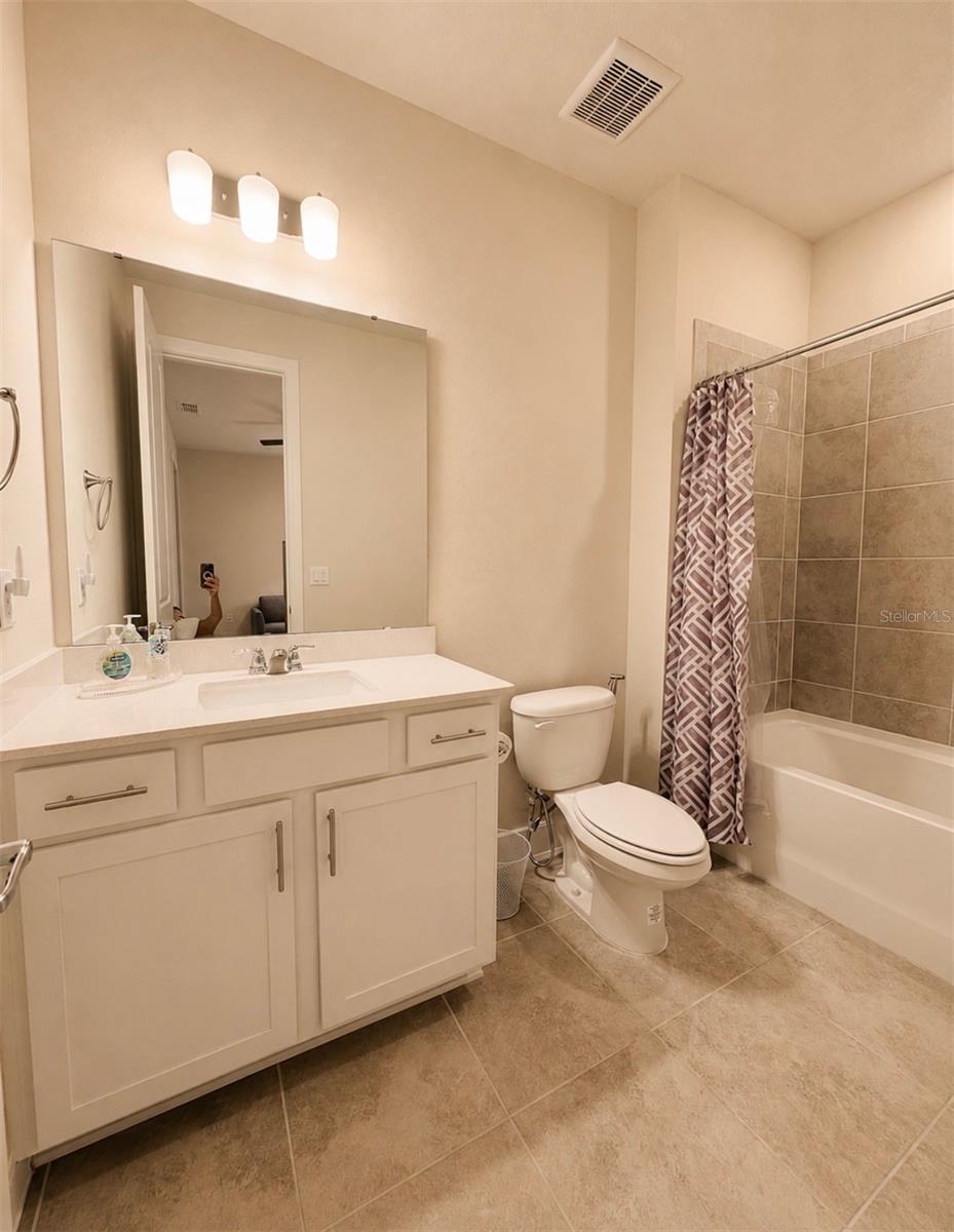 O6427780 Property Photo 8
