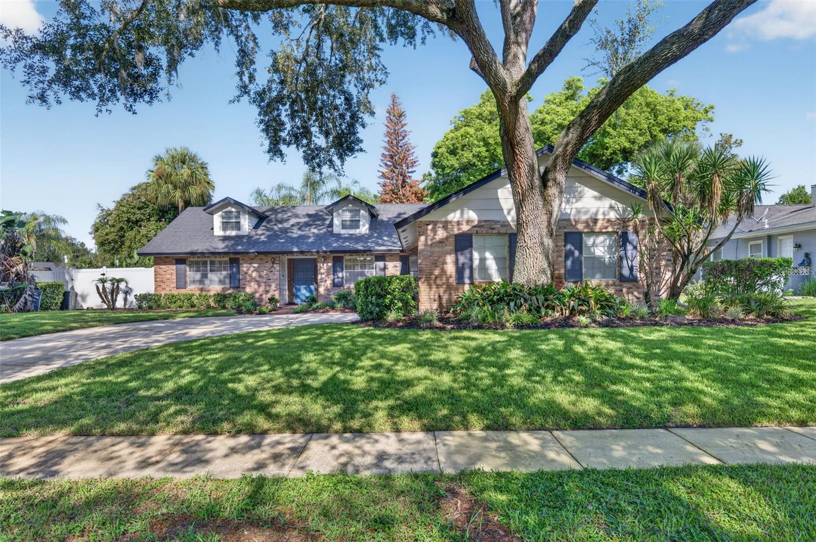 564 BROOKSIDE CIR