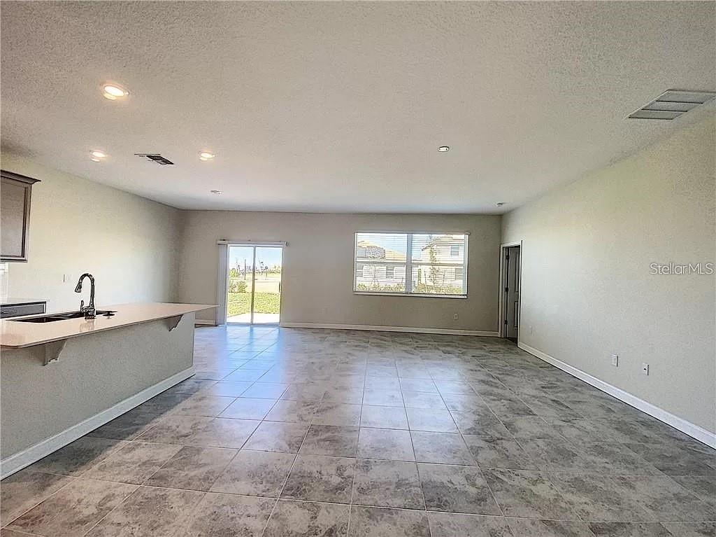 1307 Oak Crest St Property Photo 14