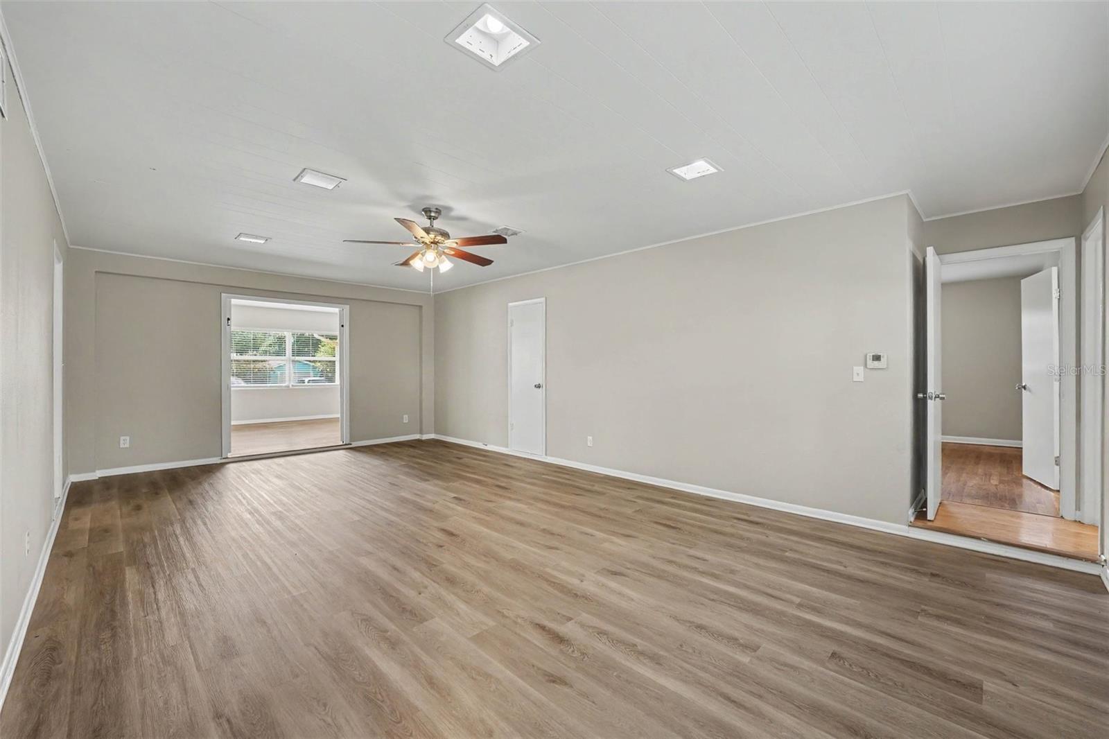 2935 Woodland Hills Ave Property Photo 4