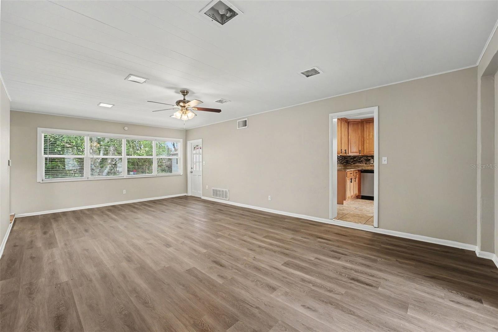 2935 Woodland Hills Ave Property Photo 5