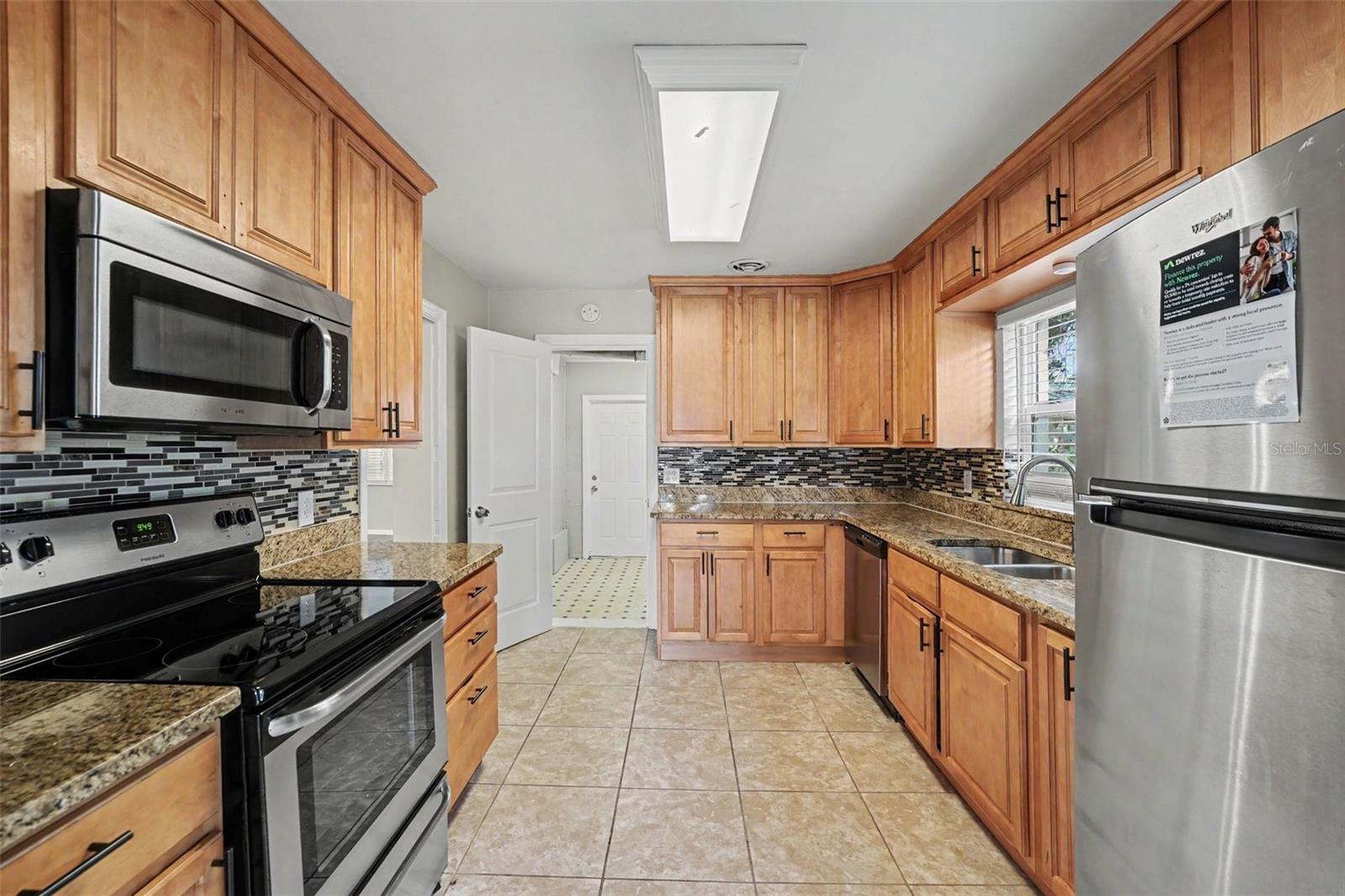 2935 Woodland Hills Ave Property Photo 6