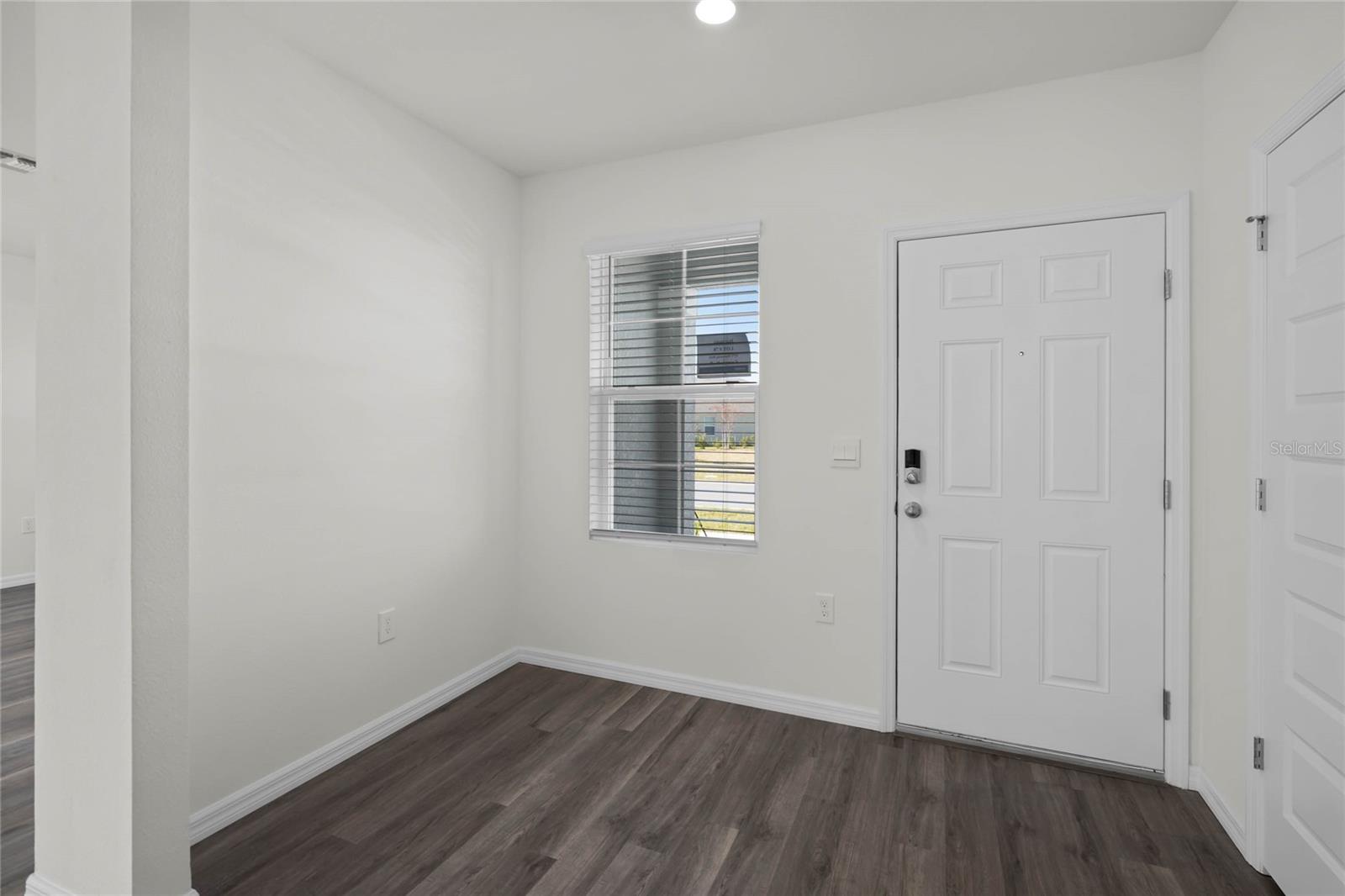 1734 Hummingbird Rd Property Photo 2