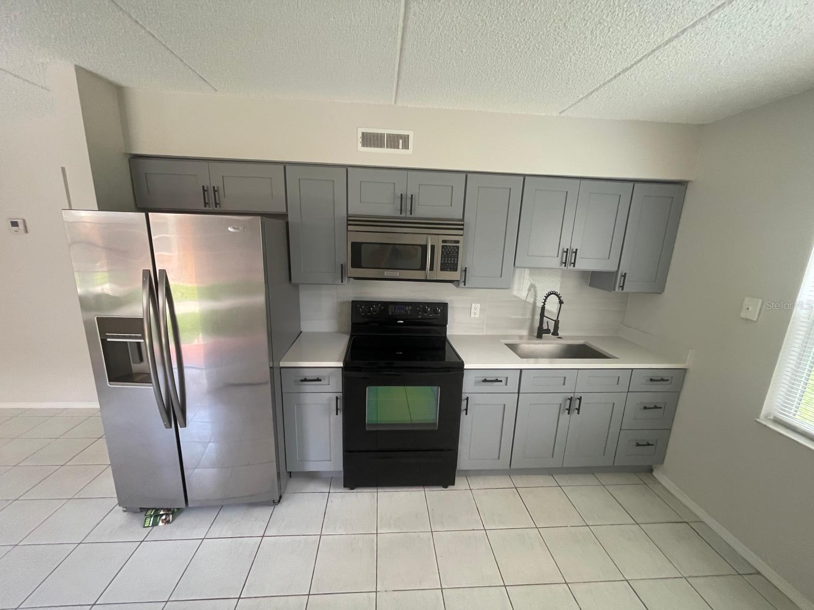 703 Michigan Ct #2 Property Photo 5
