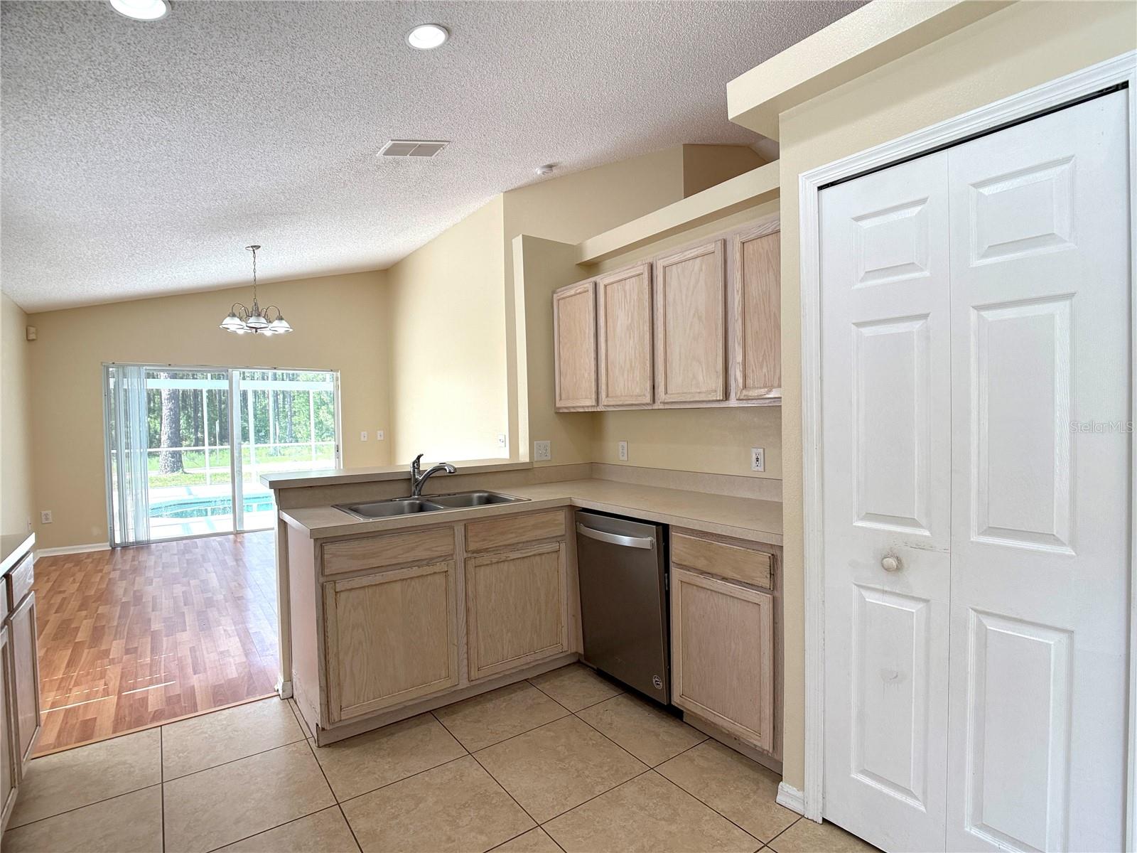 526 Pine Cone Dr Property Photo 5