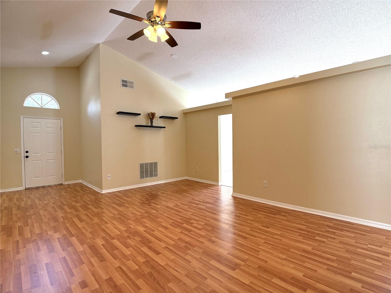 526 Pine Cone Dr Property Photo 8