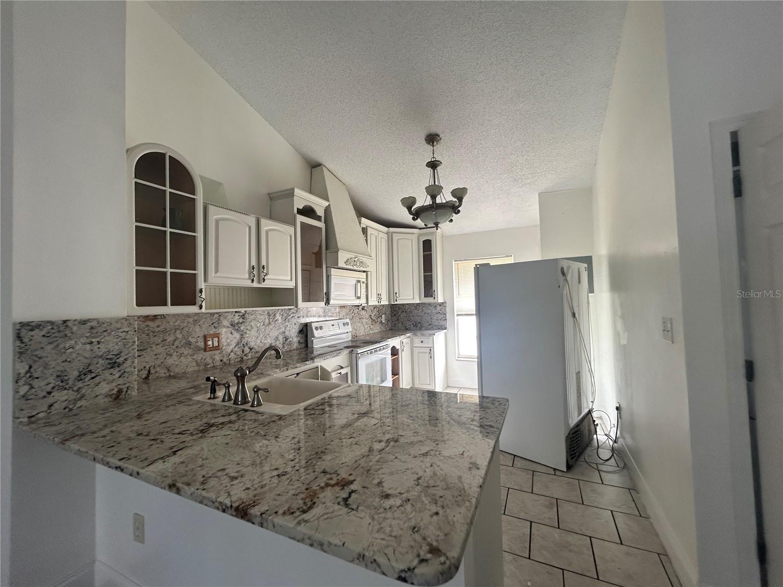 O6427974 Property Photo 3