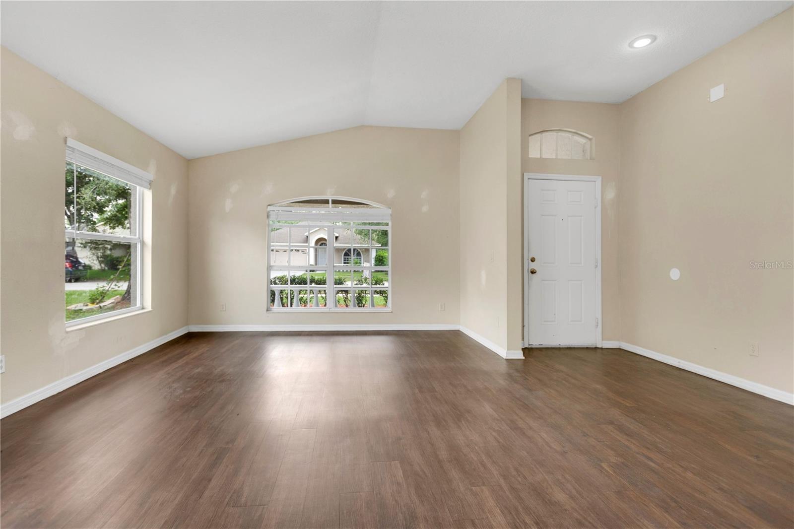 1422 Lake Shore Ranch Dr Property Photo 2