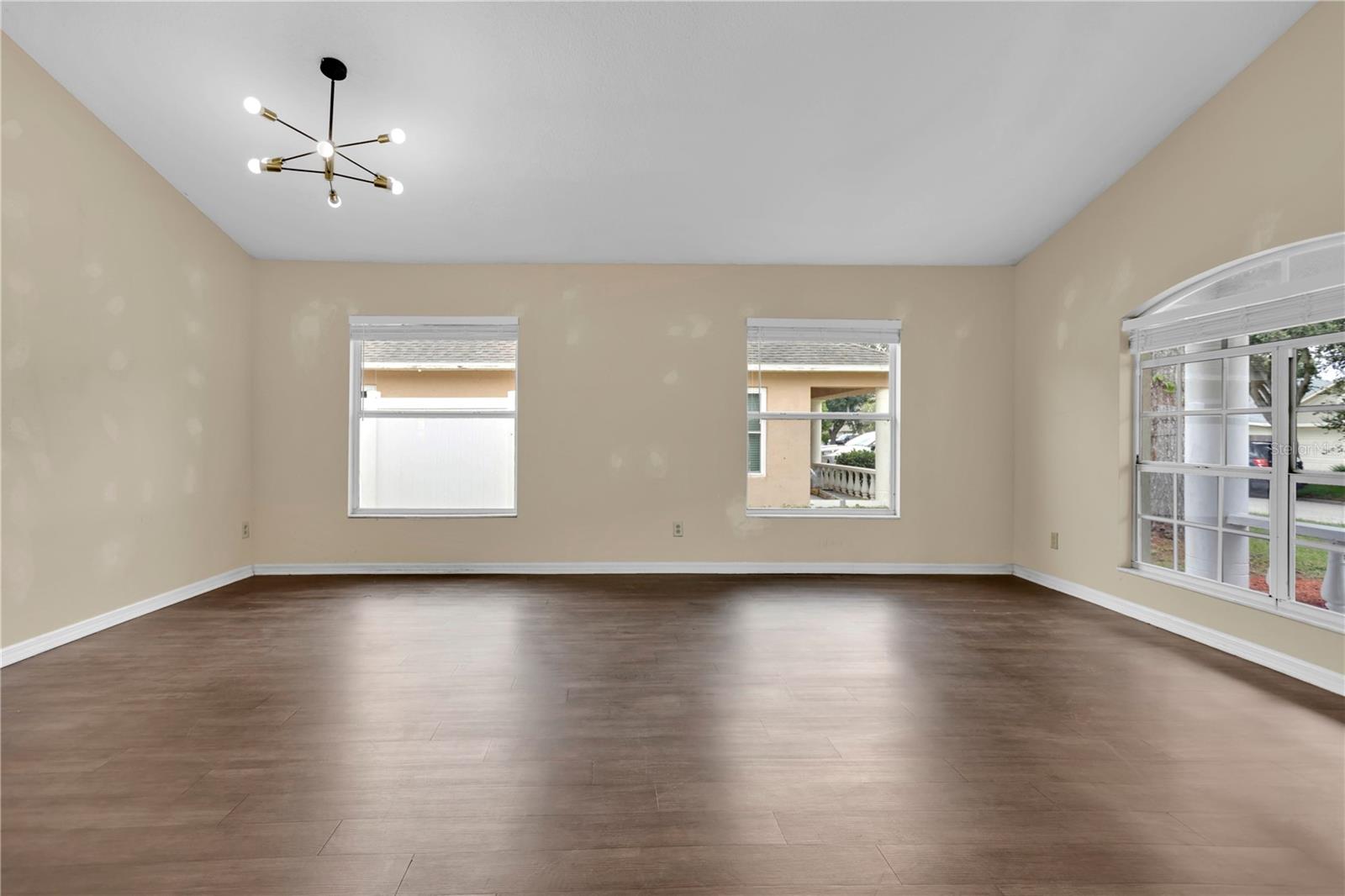 1422 Lake Shore Ranch Dr Property Photo 3