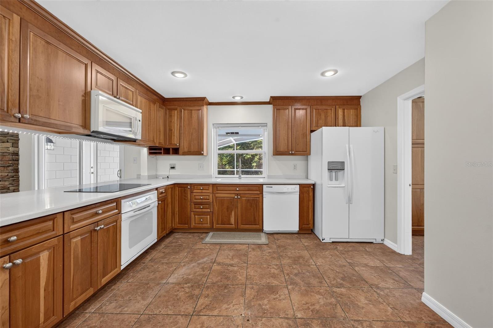 2051 Dyan Way Property Photo 13