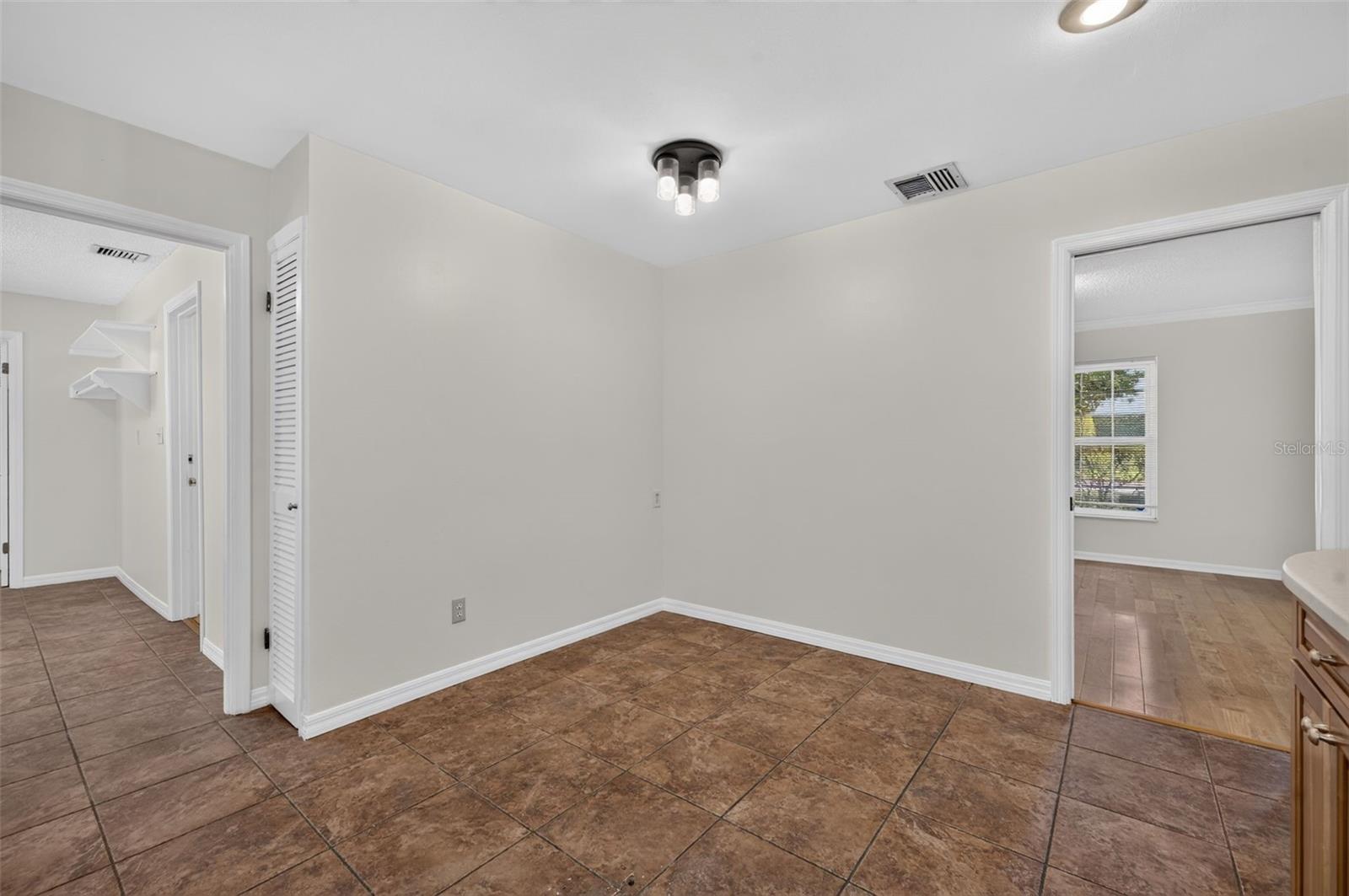 2051 Dyan Way Property Photo 14