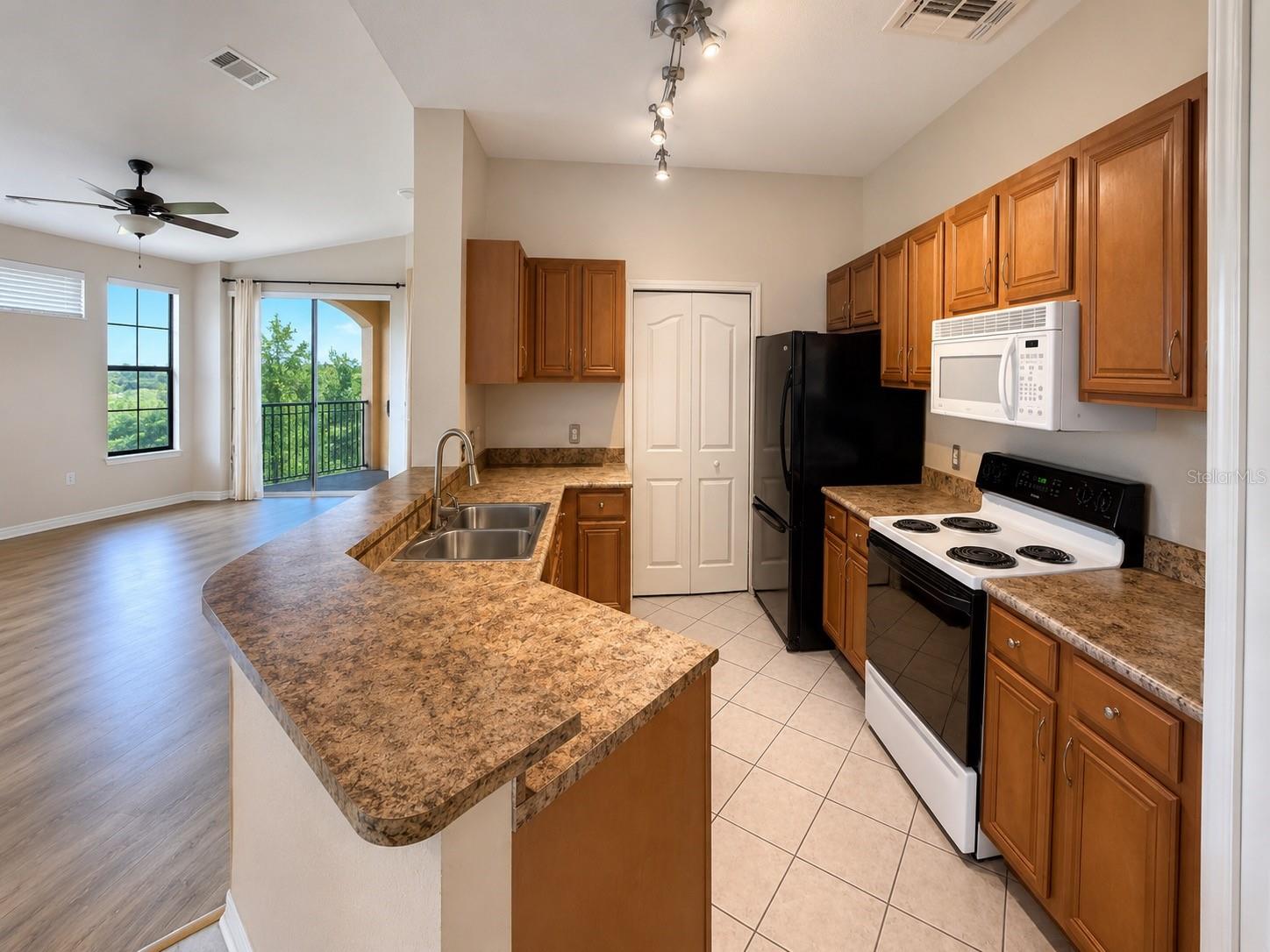 6157 Metrowest Blvd #308 Property Photo 4