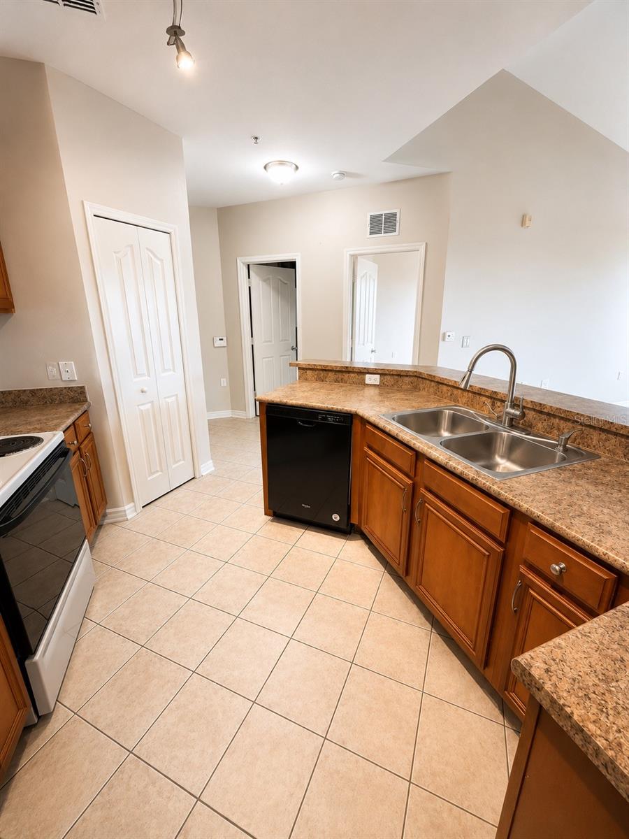 6157 Metrowest Blvd #308 Property Photo 5