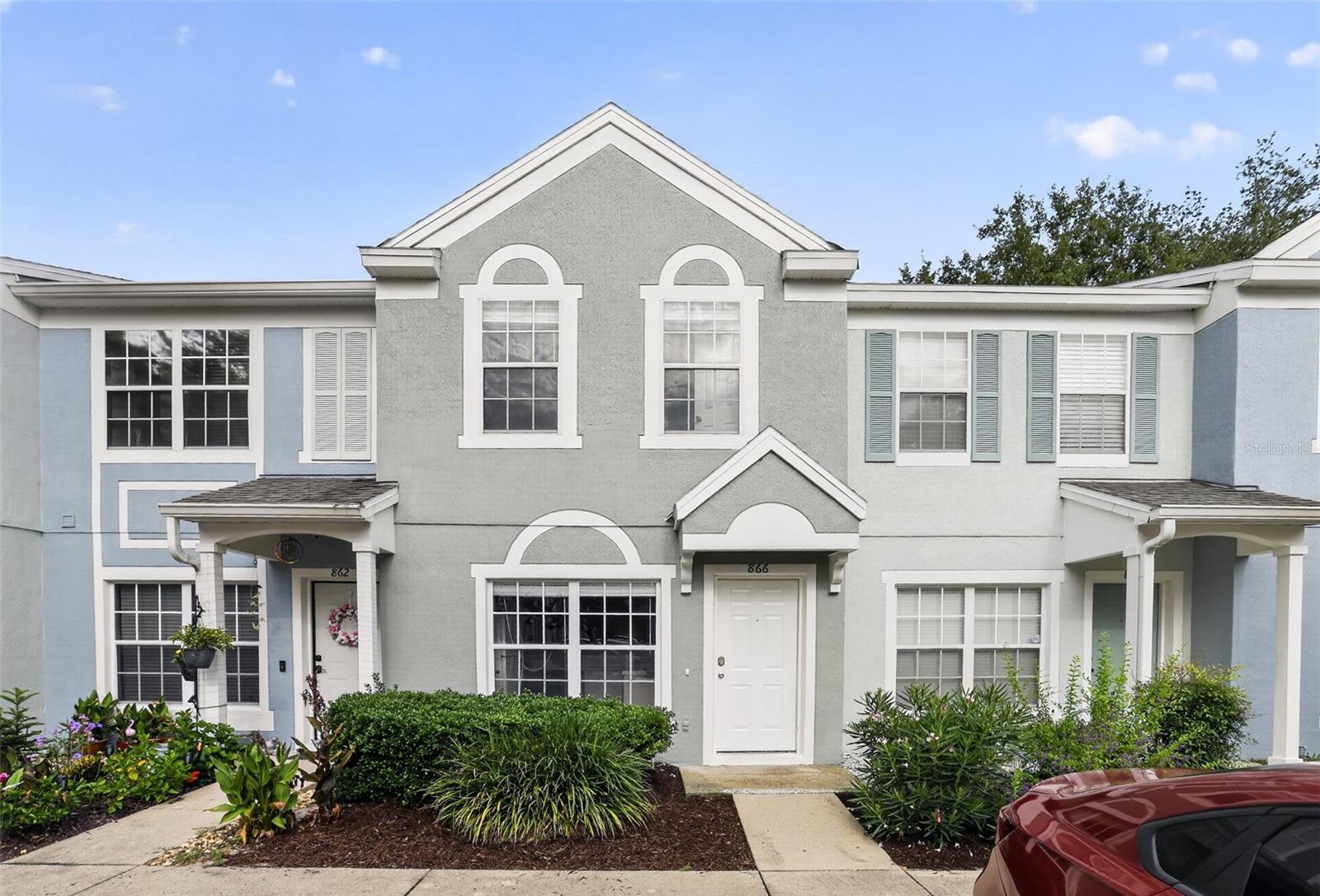 866 VINELAND PL