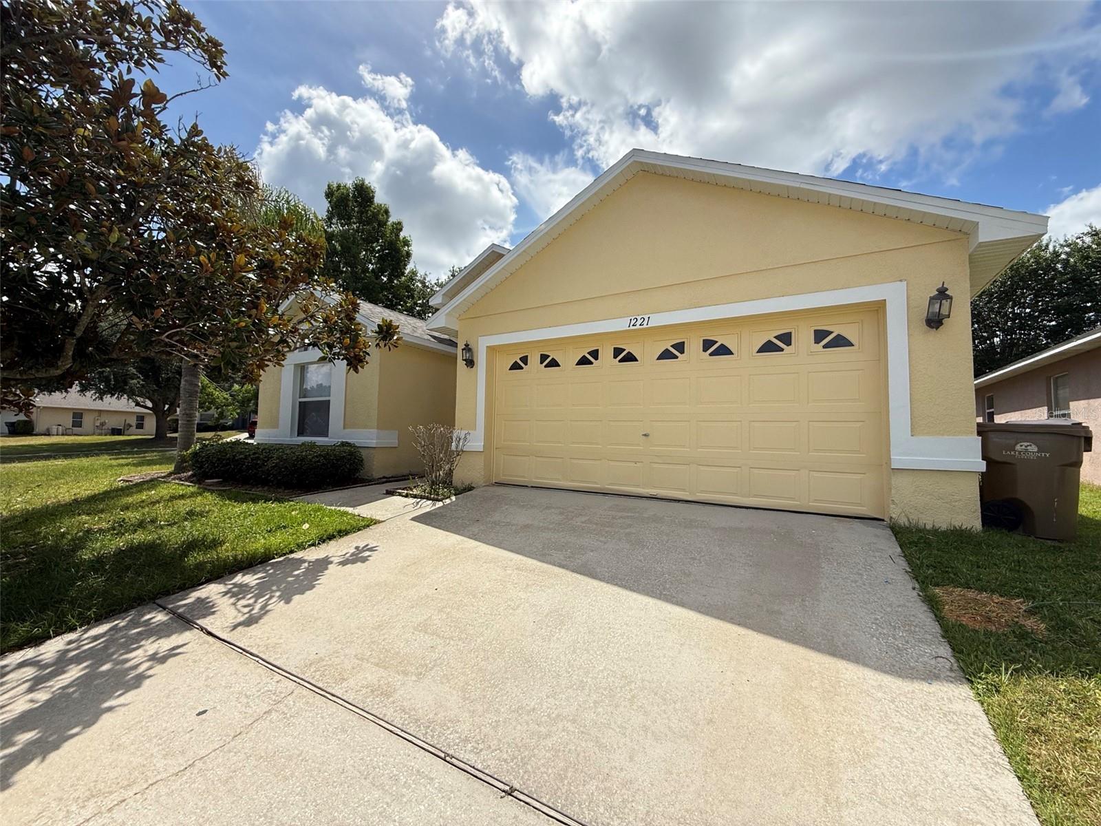1221 Singleton Cir Property Photo 1