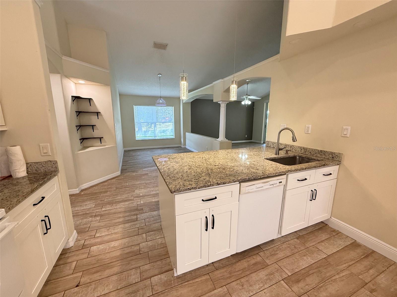 1221 Singleton Cir Property Photo 5