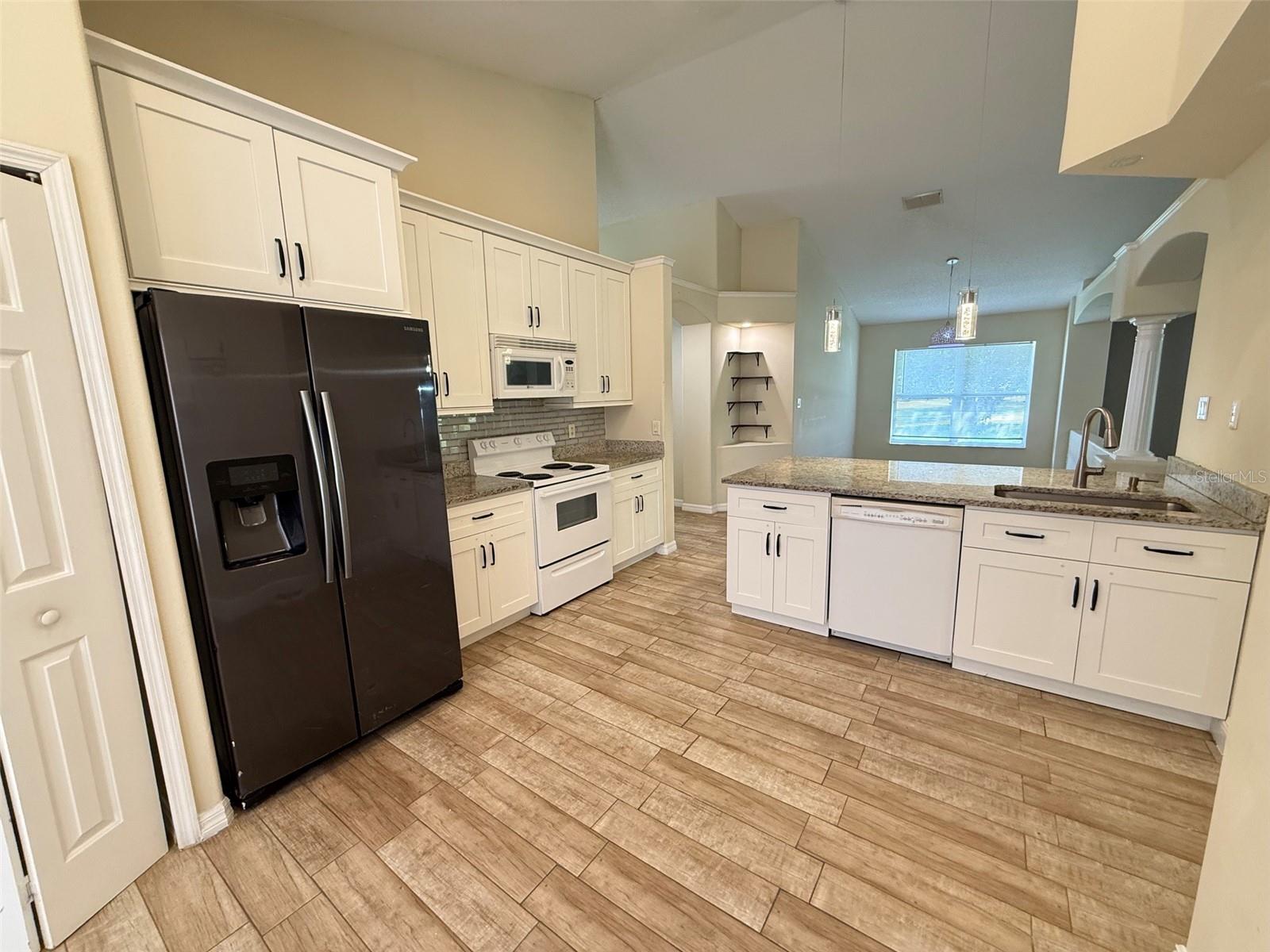 1221 Singleton Cir Property Photo 6