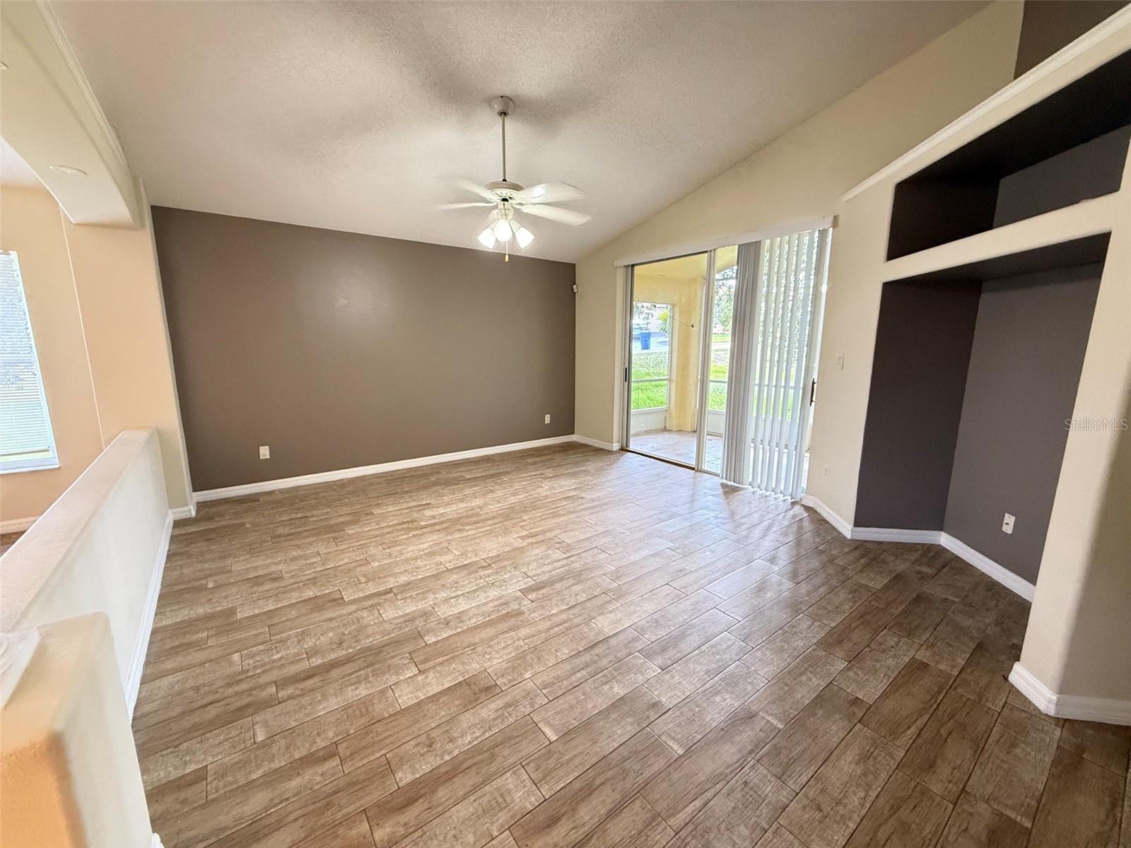 1221 Singleton Cir Property Photo 7