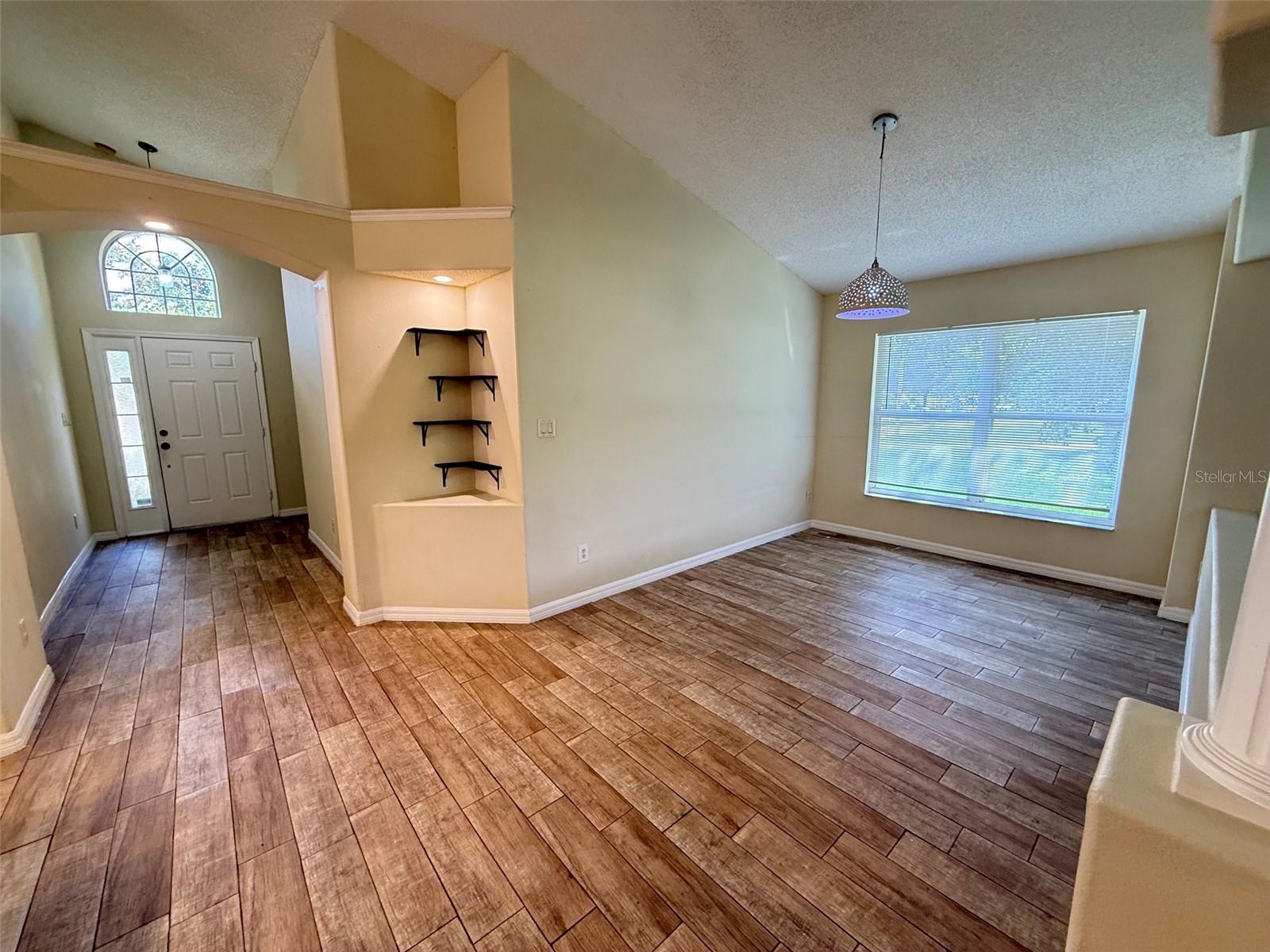 1221 Singleton Cir Property Photo 8