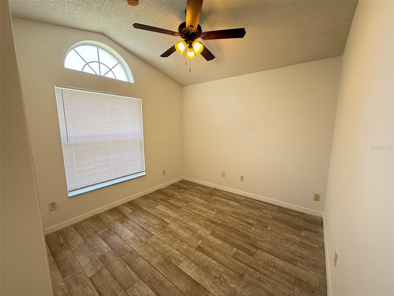 1221 Singleton Cir Property Photo 9