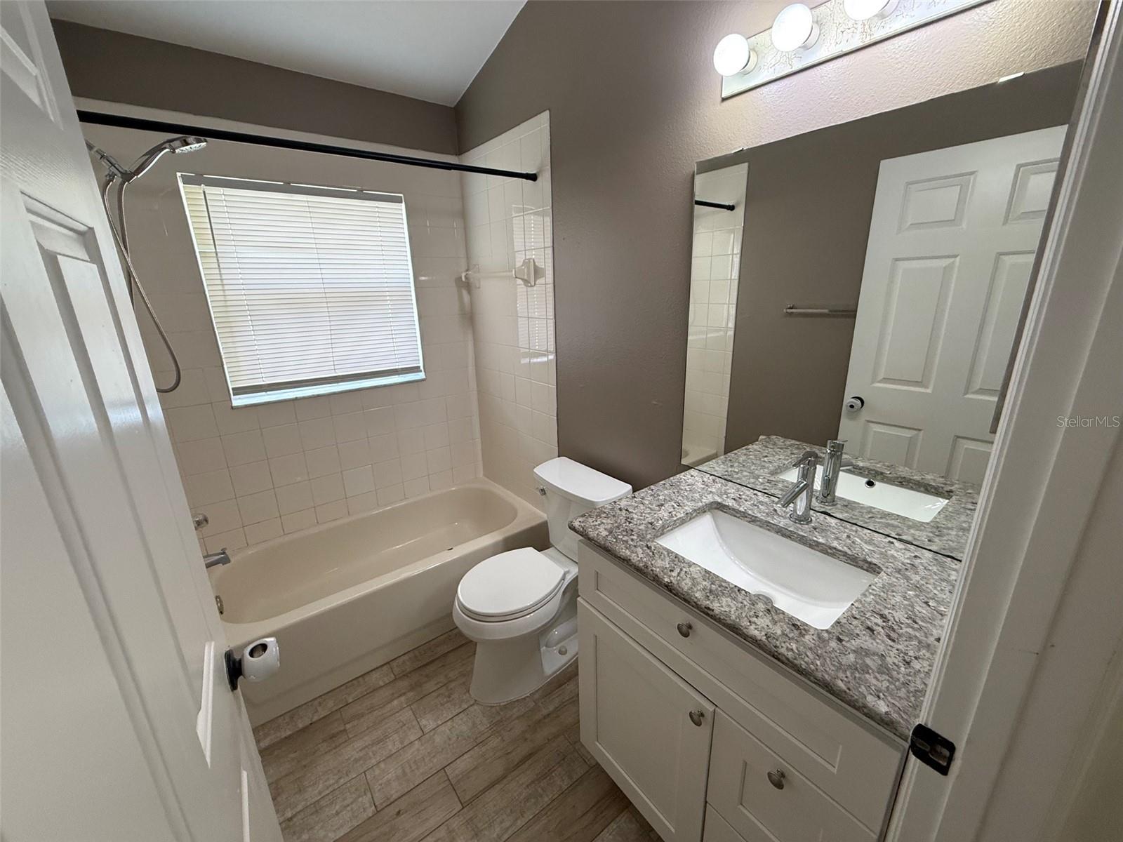 1221 Singleton Cir Property Photo 11
