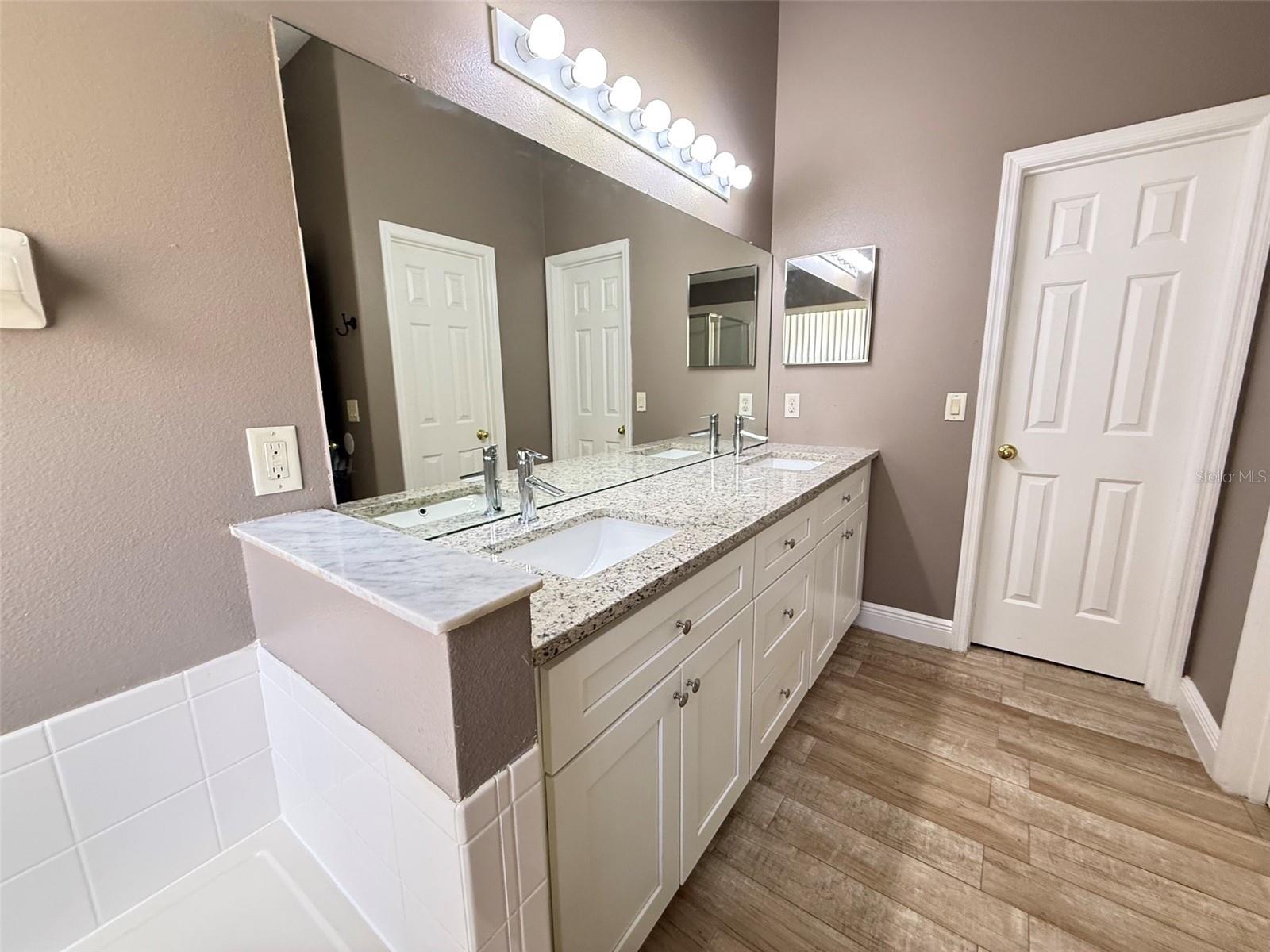 1221 Singleton Cir Property Photo 15