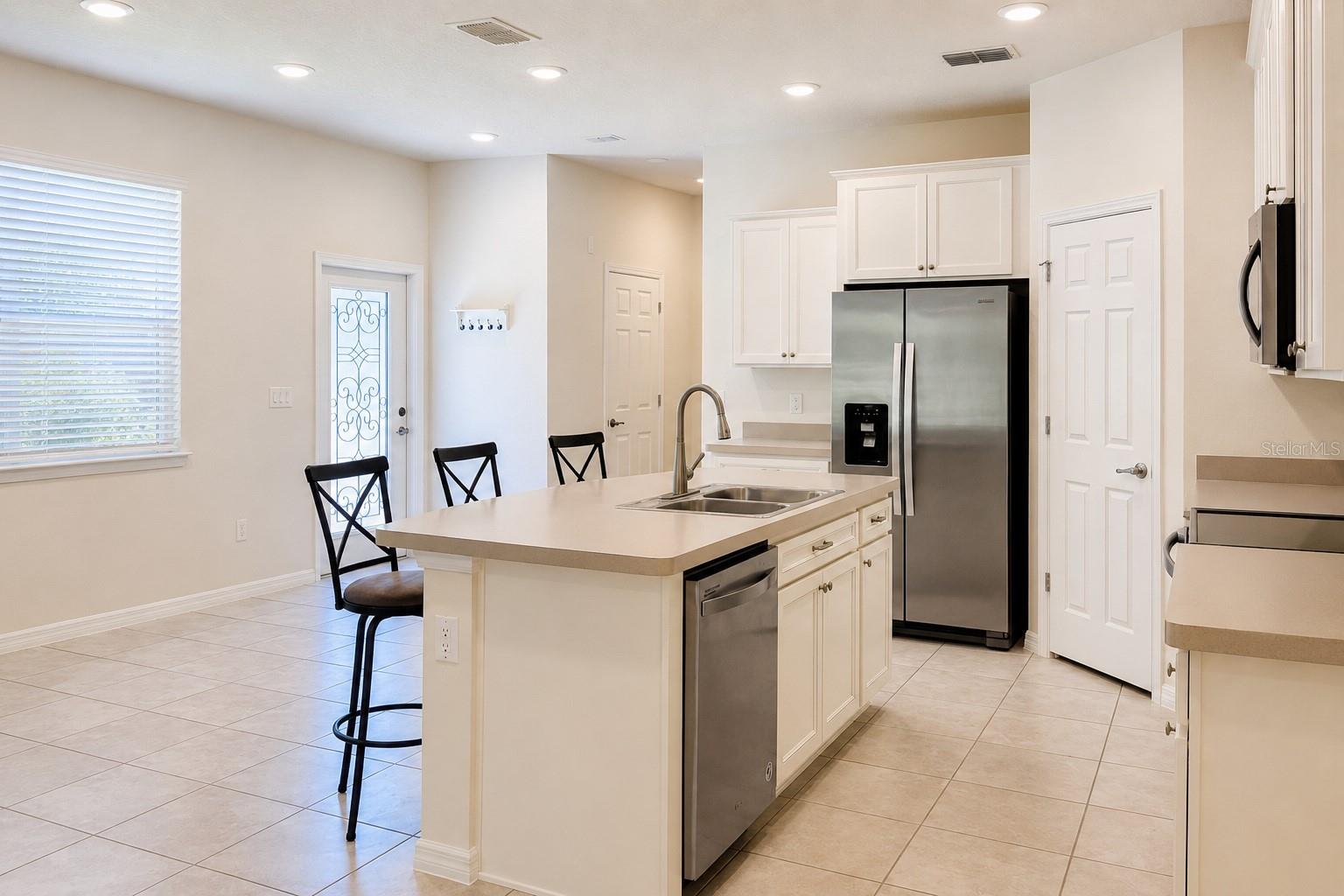 5012 Sylvester Loop Property Photo 3