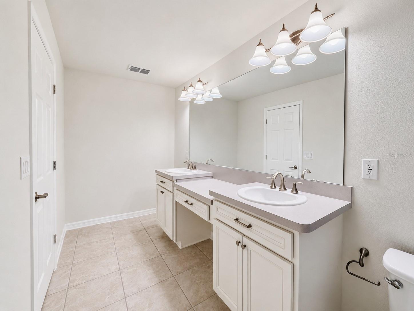 5012 Sylvester Loop Property Photo 12