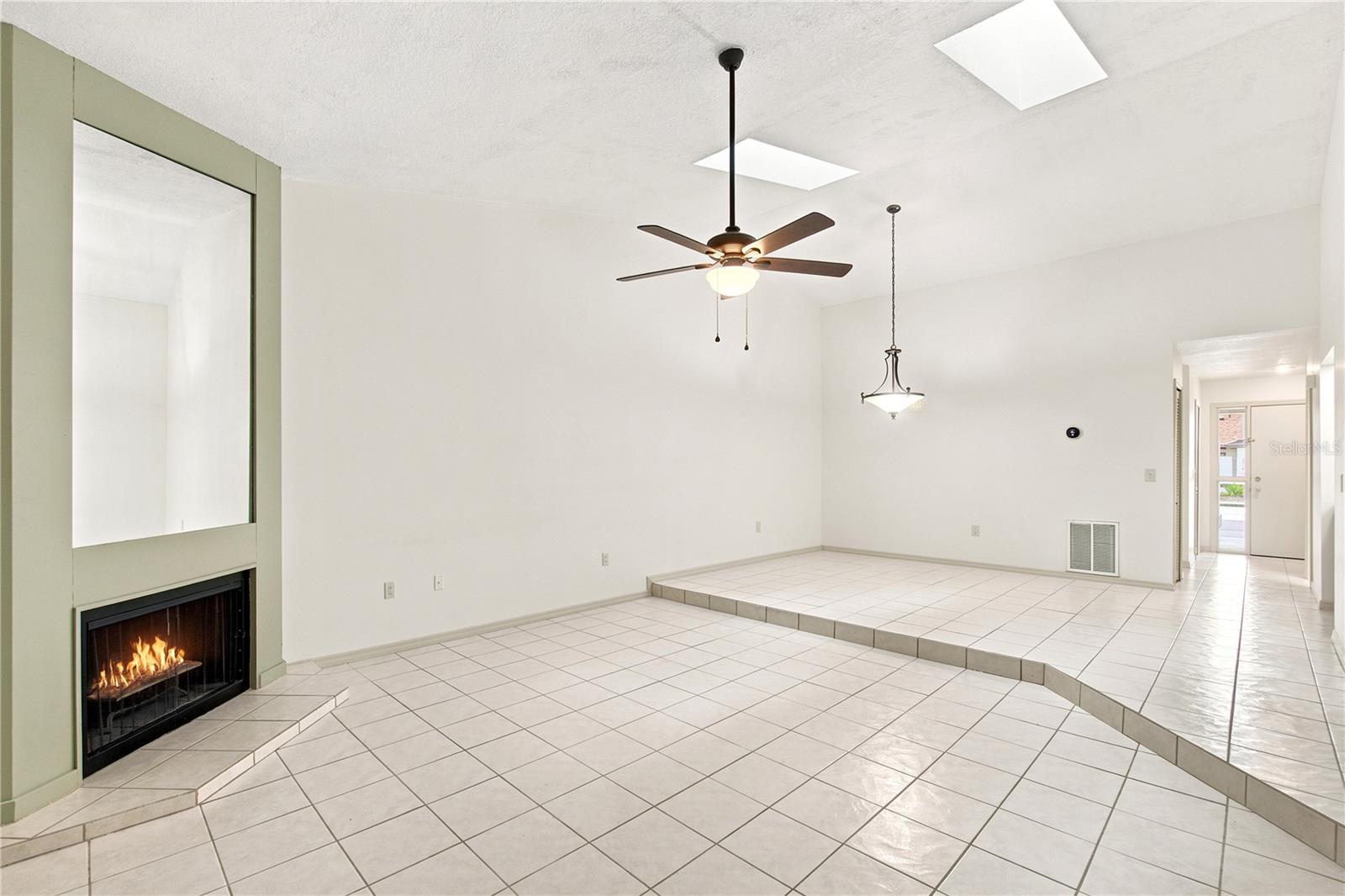 2475 Tahoe Cir Property Photo 6