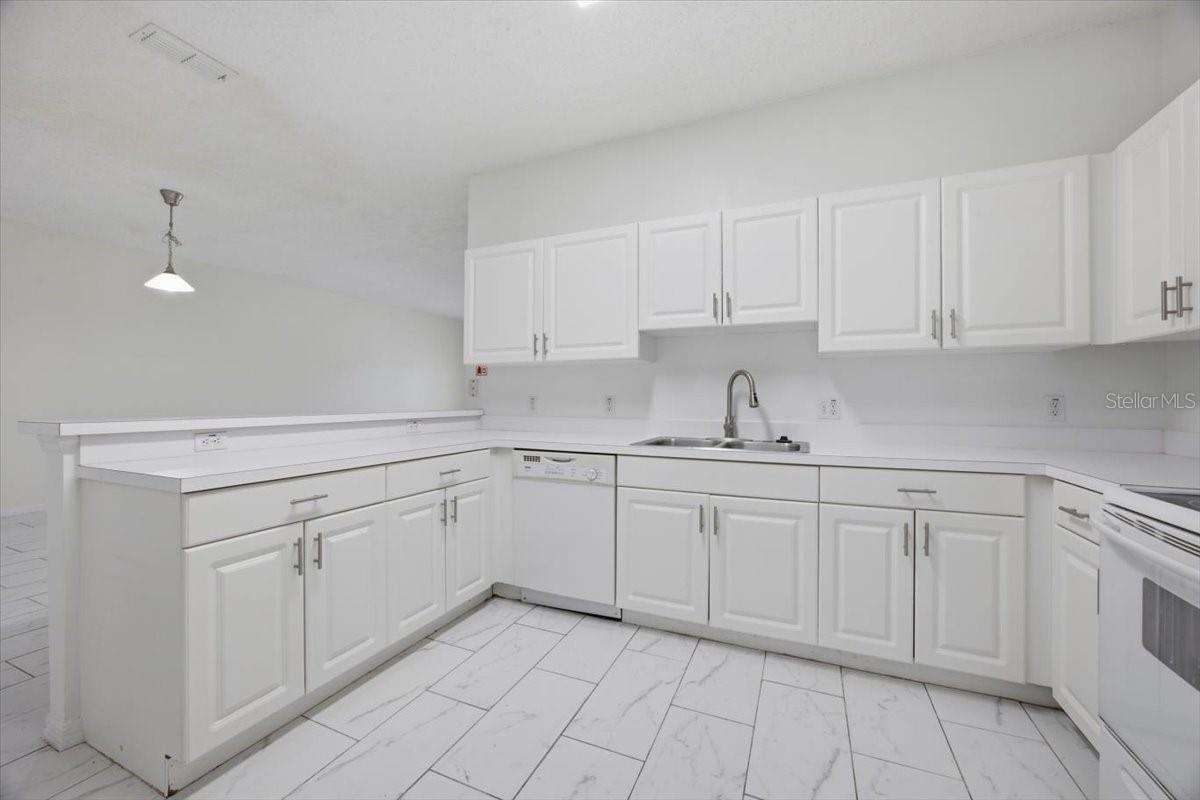 3157 Sun Lake Ct #b Property Photo 12