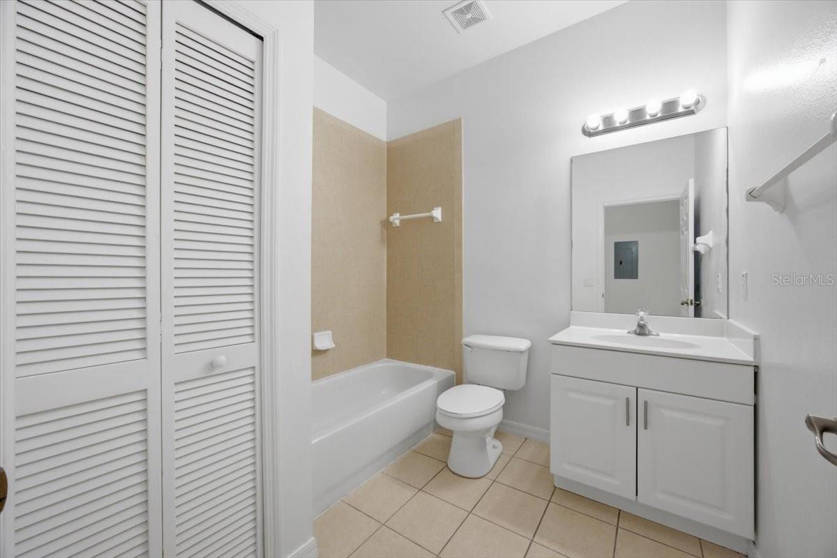 3157 Sun Lake Ct #b Property Photo 17