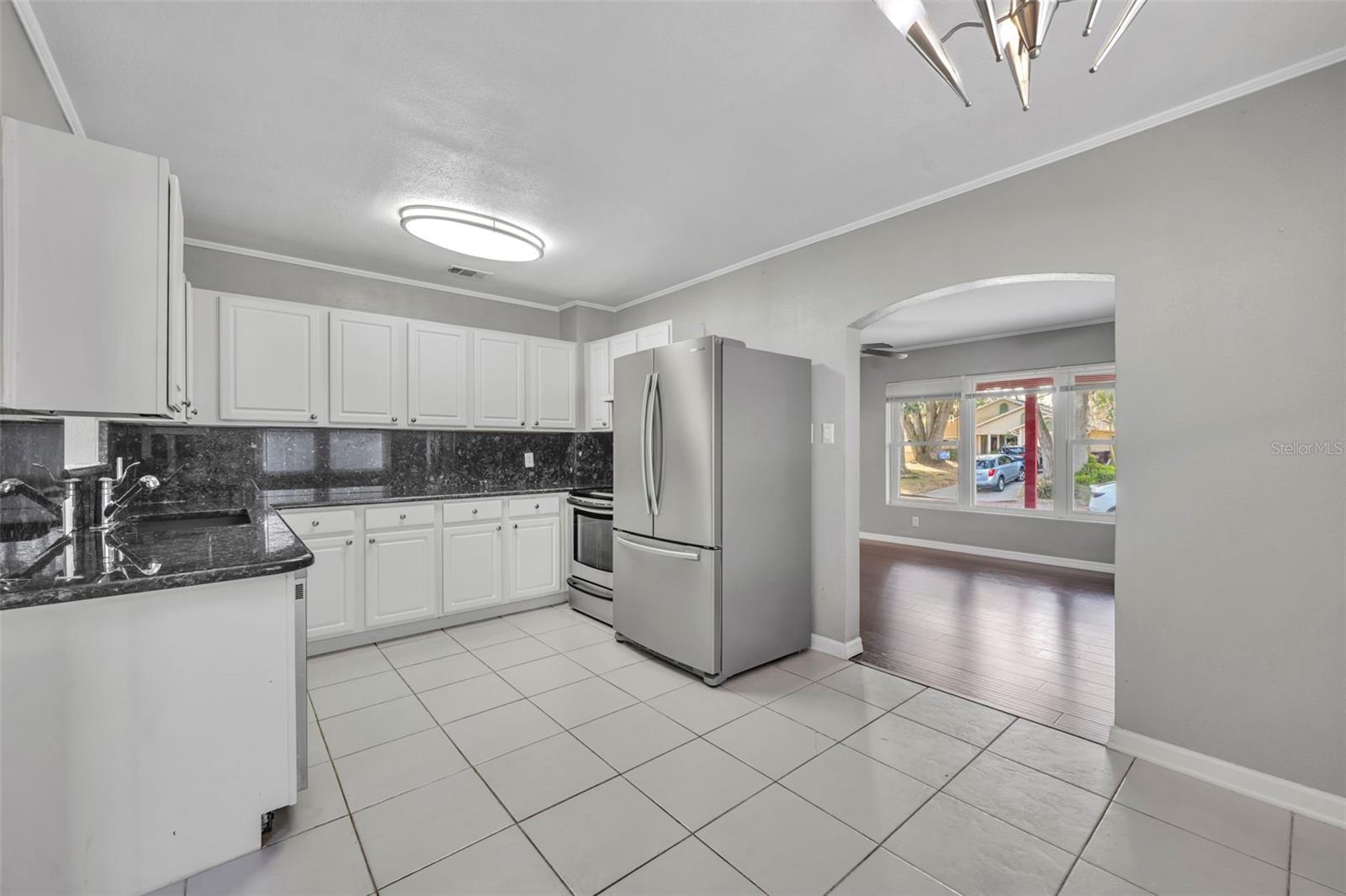 1811 Park Lake St Property Photo 10