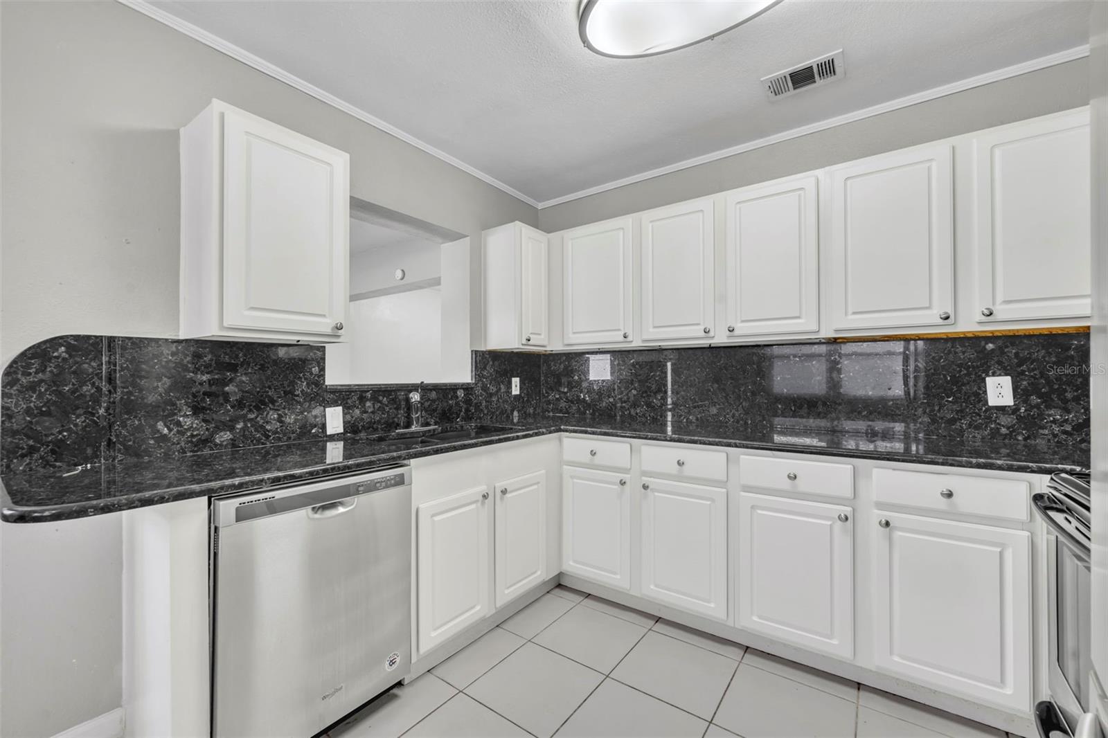 1811 Park Lake St Property Photo 12