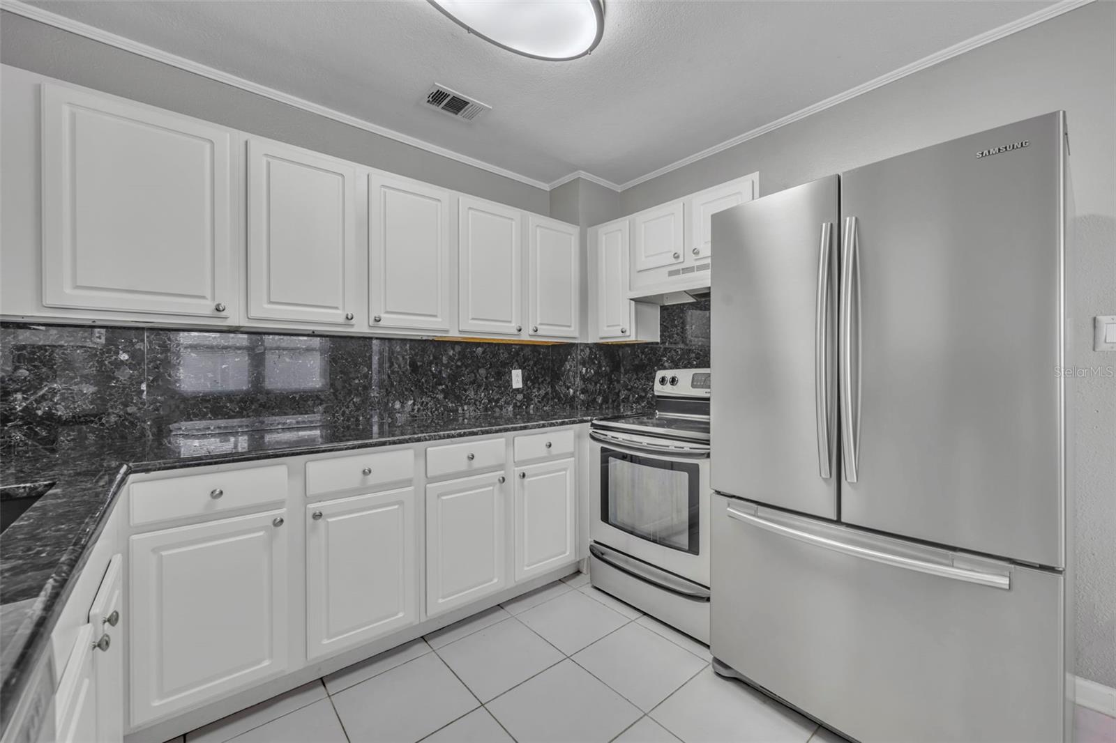 1811 Park Lake St Property Photo 13