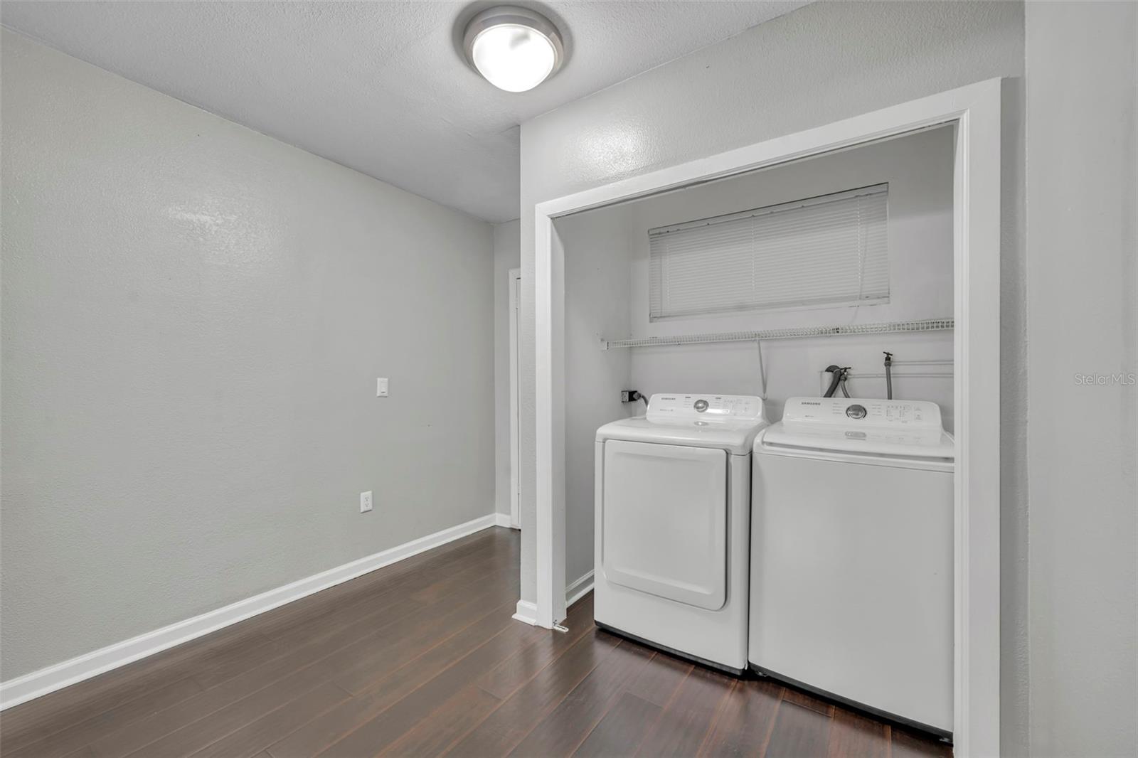 1811 Park Lake St Property Photo 18