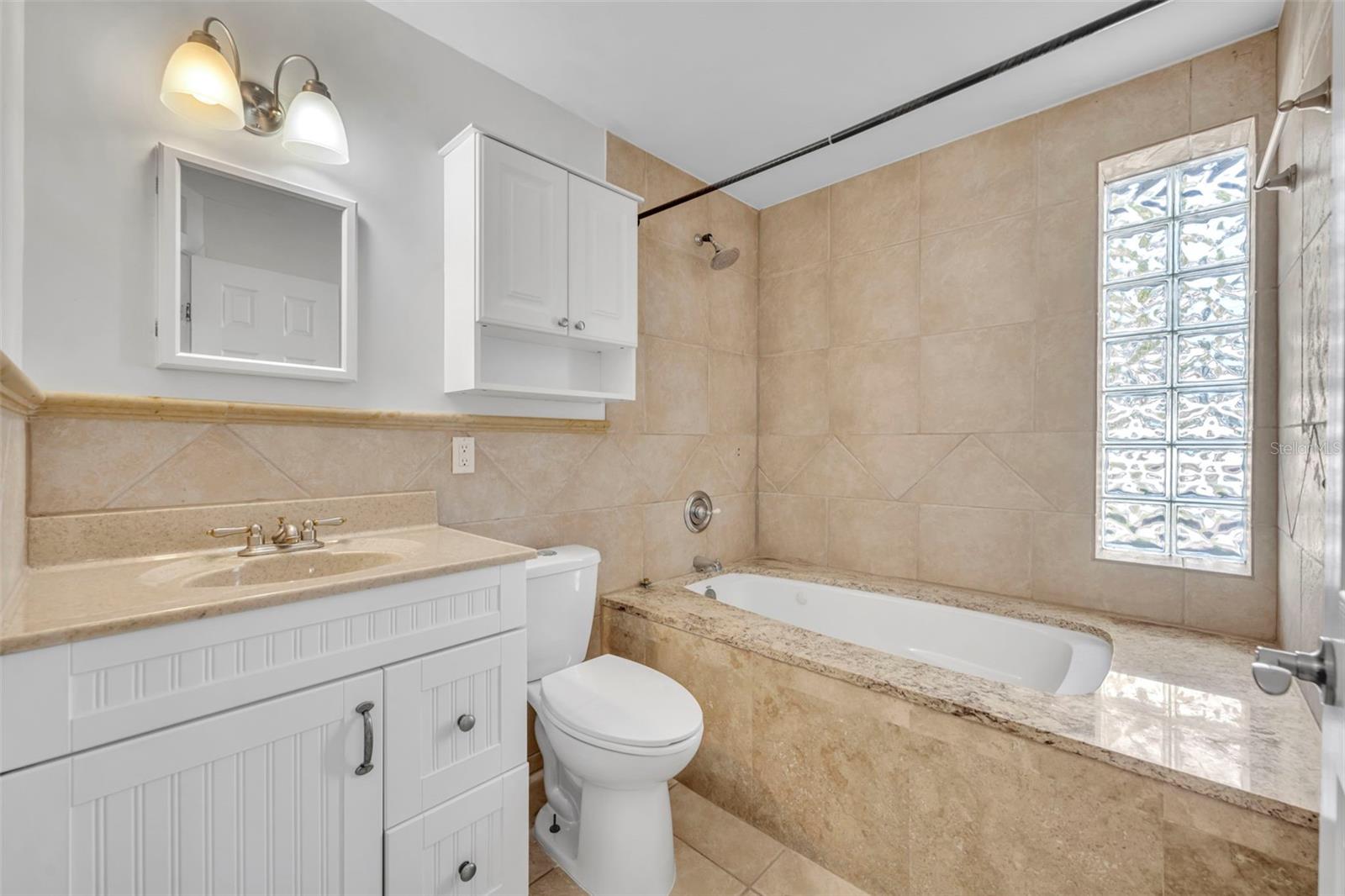 1811 Park Lake St Property Photo 22