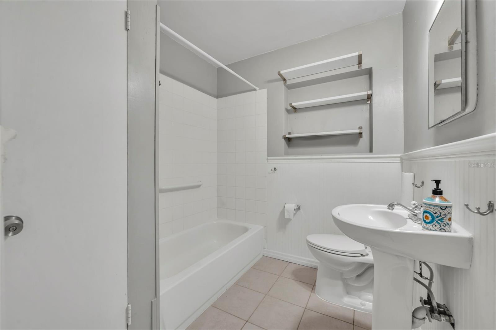 1811 Park Lake St Property Photo 25