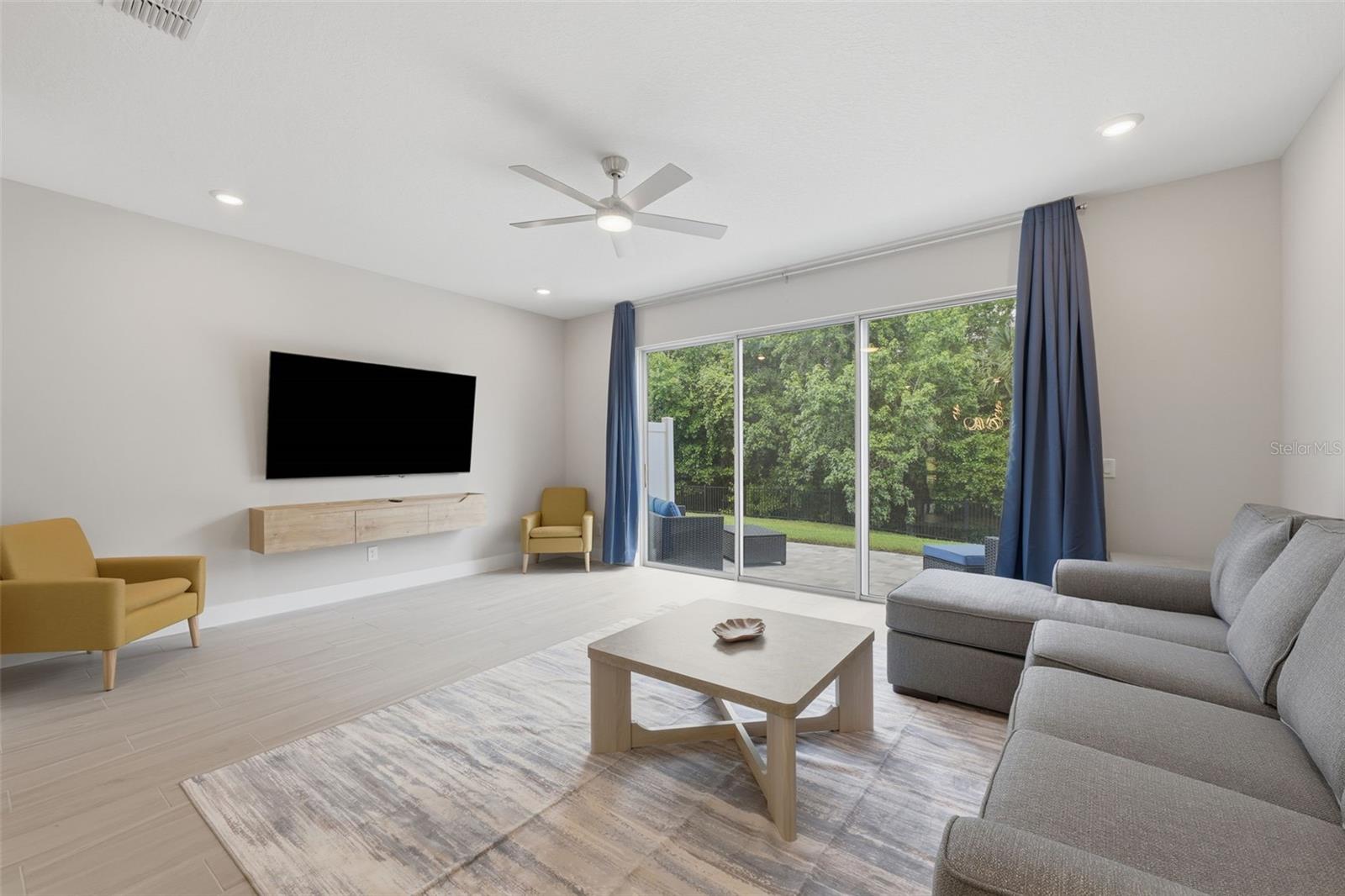 1216 Royal View Ter Property Photo 4
