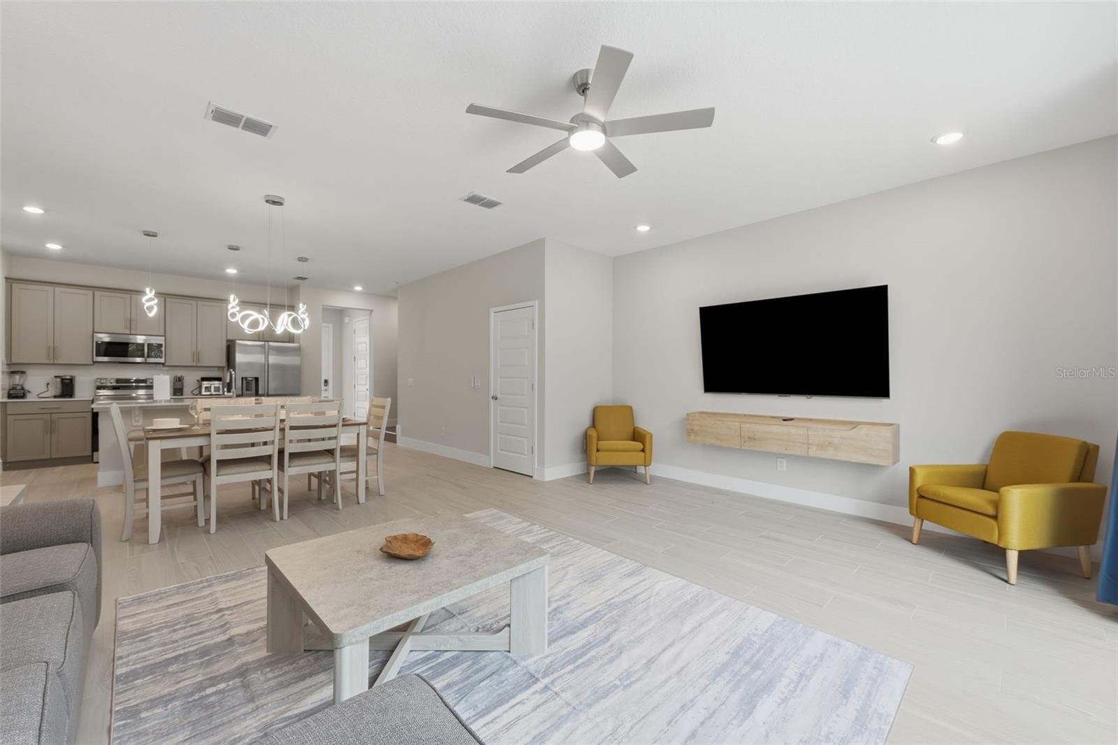 1216 Royal View Ter Property Photo 5