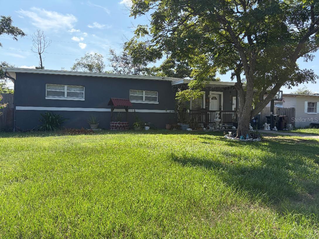 908 S Solandra Dr Property Photo 2