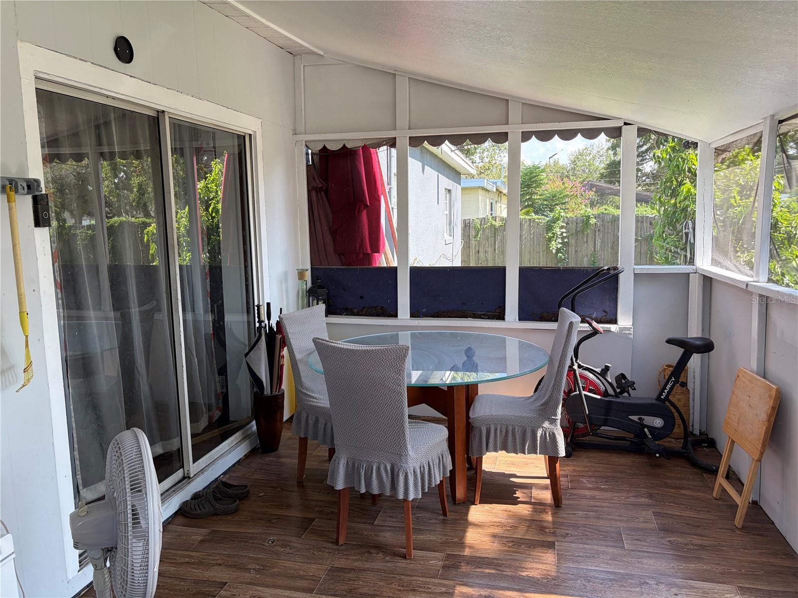 908 S Solandra Dr Property Photo 3