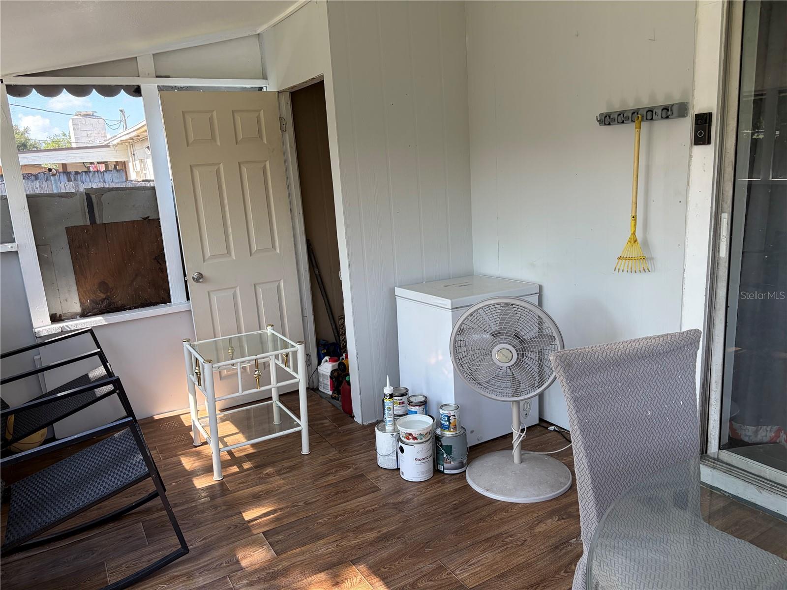 908 S Solandra Dr Property Photo 4