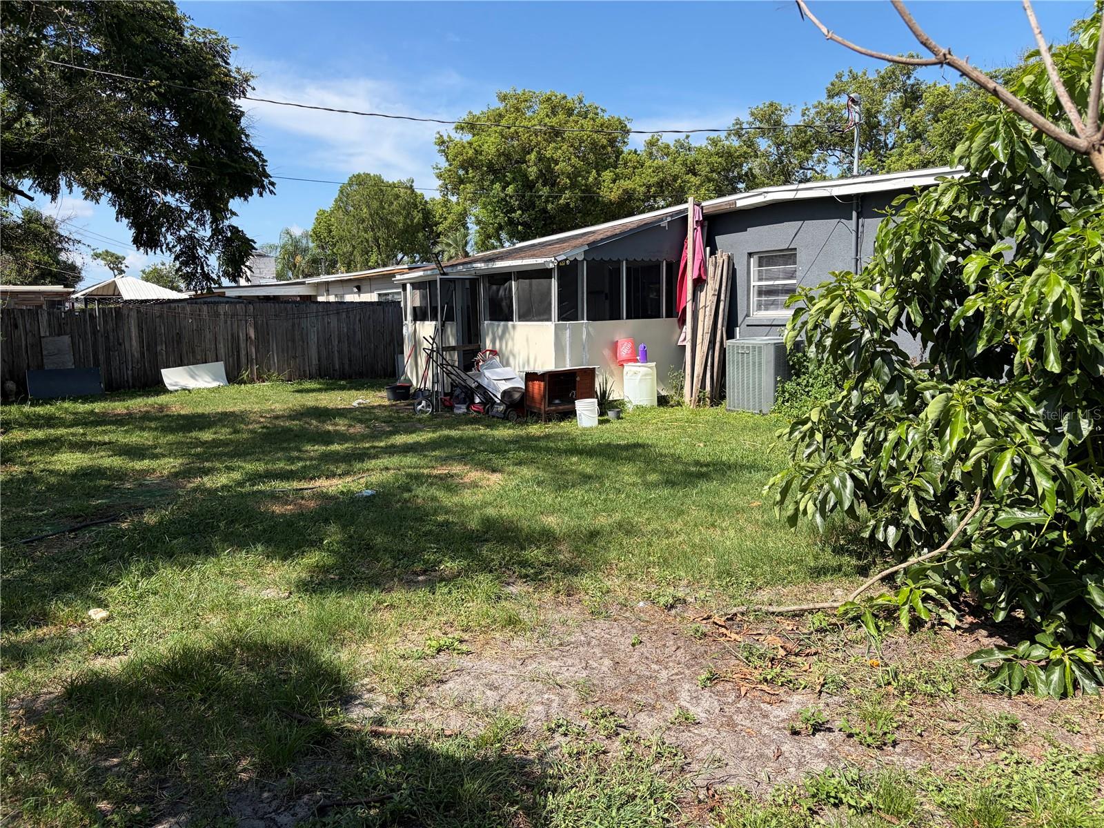 908 S Solandra Dr Property Photo 5