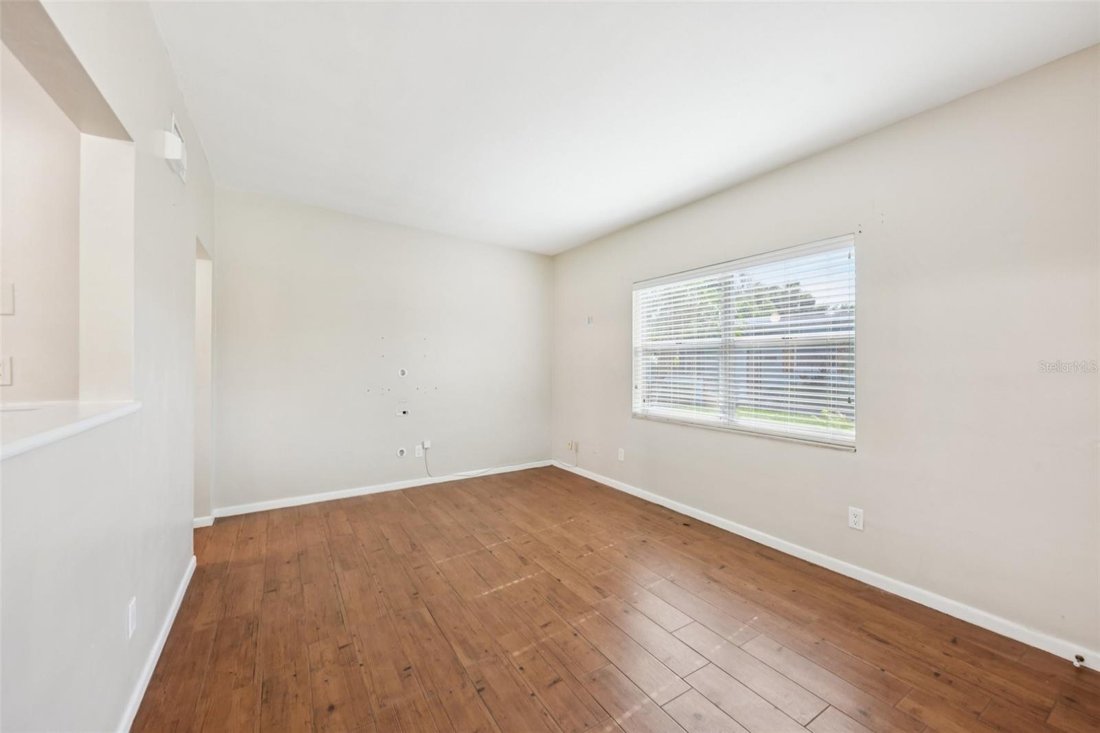 1417 E Harding St Property Photo 5