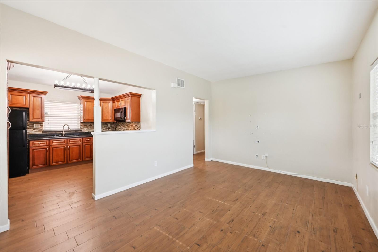 1417 E Harding St Property Photo 6